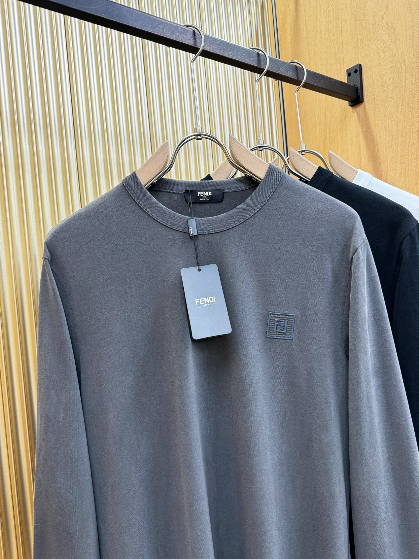 (最大可穿230斤)FENDI芬迪 2025ss秋冬新品 长袖上衣，经典Logo设计，百搭款 官网同步发