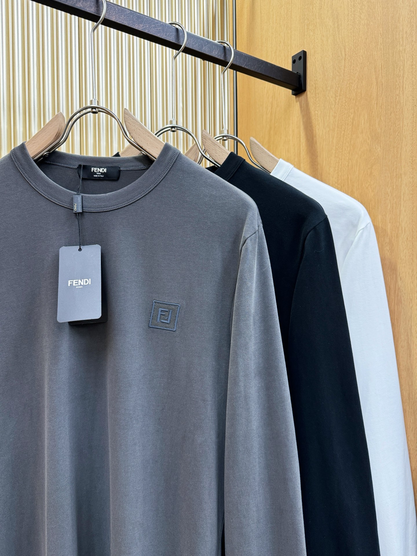 (最大可穿230斤)FENDI芬迪 2025ss秋冬新品 长袖上衣，经典Logo设计，百搭款 官网同步发