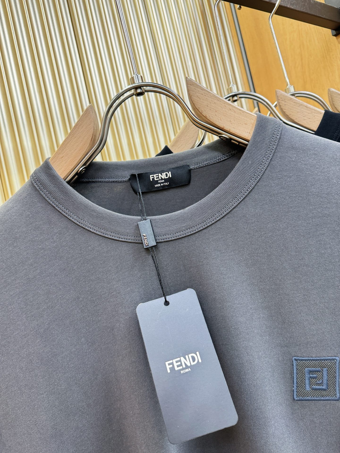 (最大可穿230斤)FENDI芬迪 2025ss秋冬新品 长袖上衣，经典Logo设计，百搭款 官网同步发