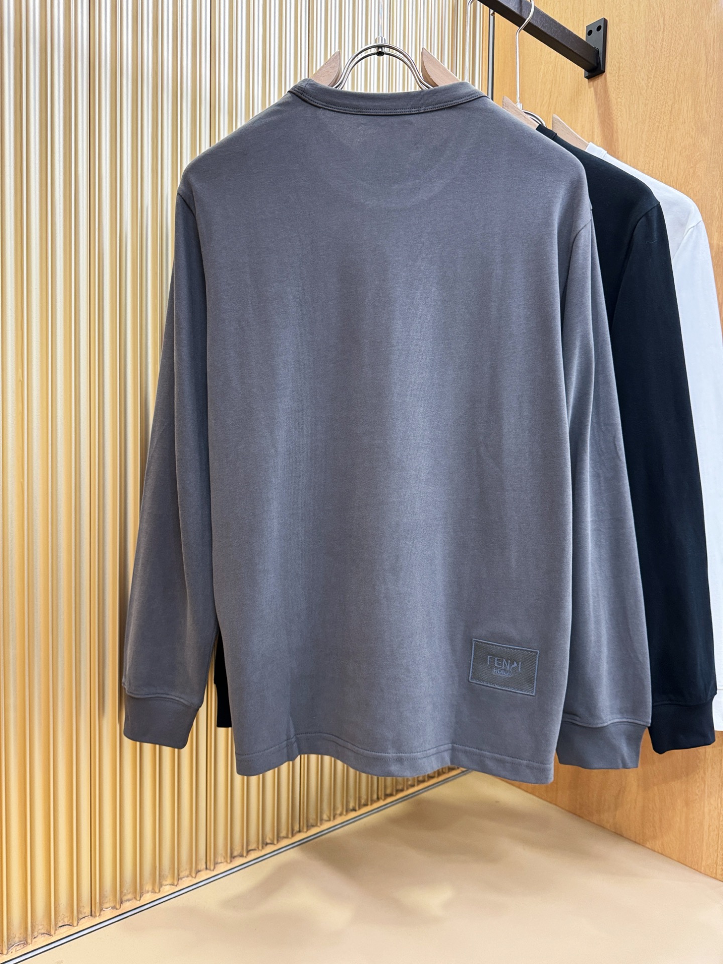 (最大可穿230斤)FENDI芬迪 2025ss秋冬新品 长袖上衣，经典Logo设计，百搭款 官网同步发