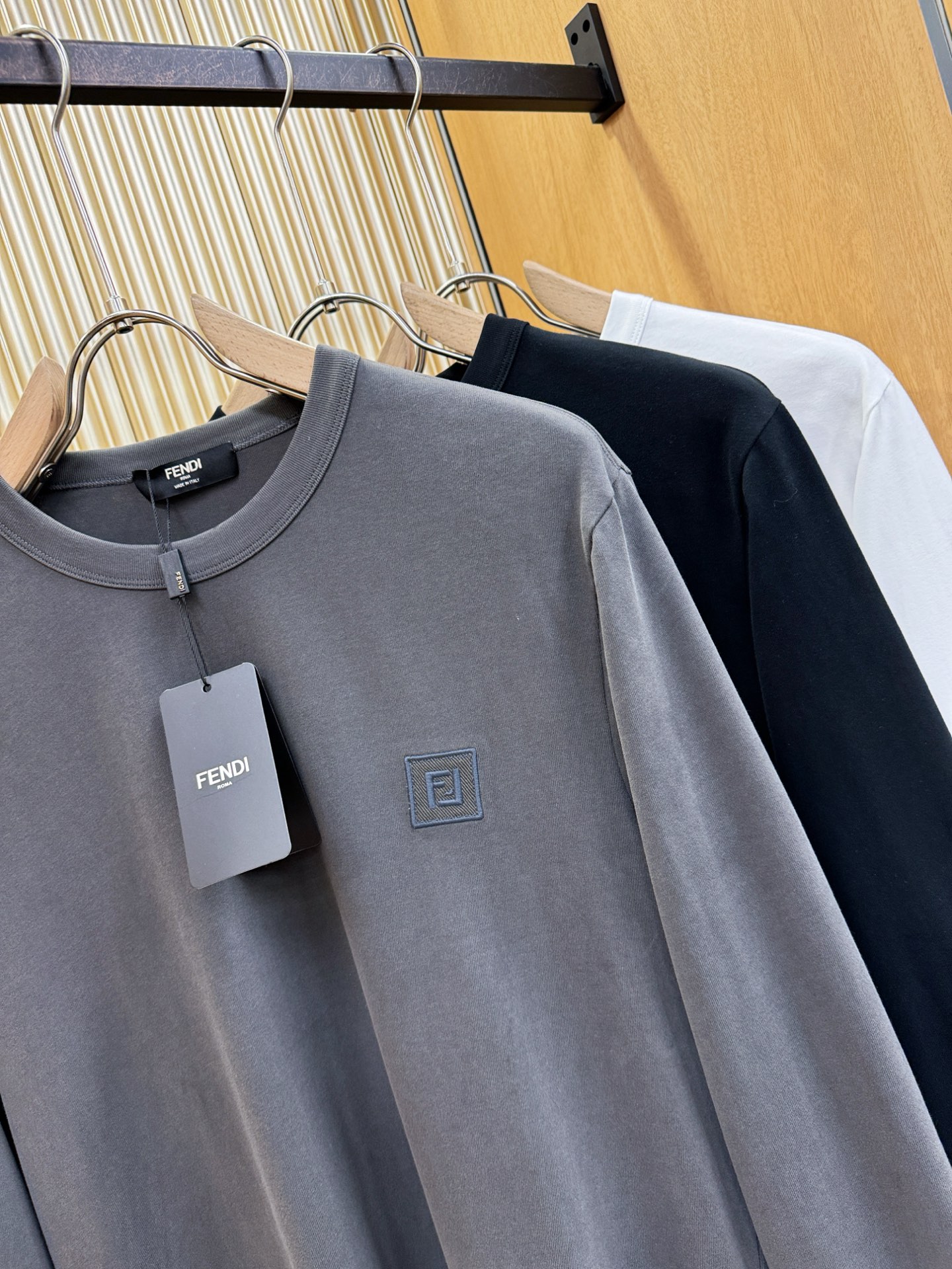 (最大可穿230斤)FENDI芬迪 2025ss秋冬新品 长袖上衣，经典Logo设计，百搭款 官网同步发