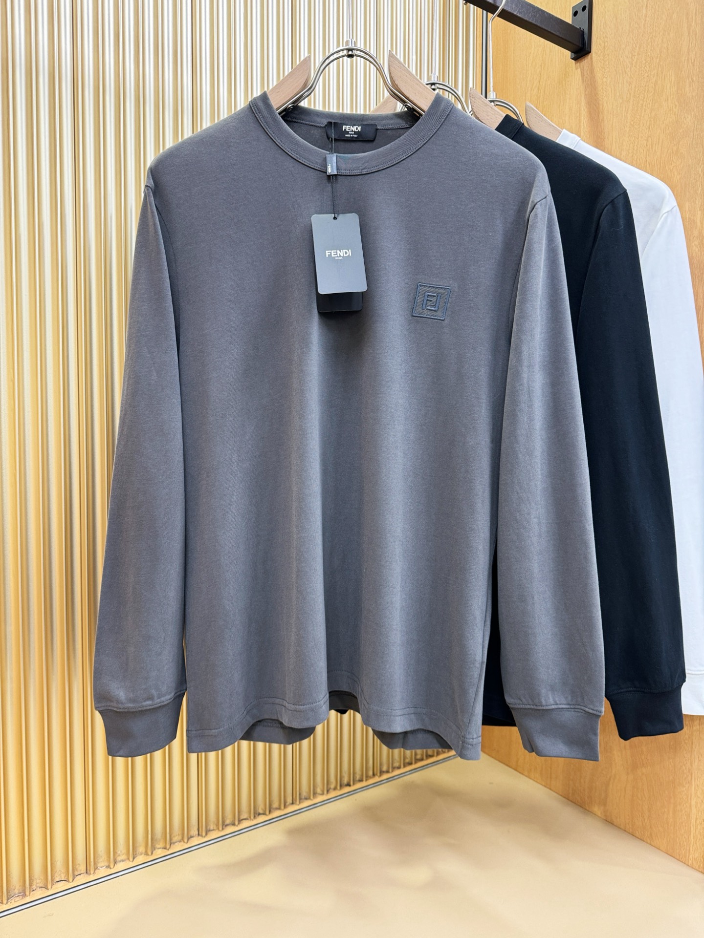 (最大可穿230斤)FENDI芬迪 2025ss秋冬新品 长袖上衣，经典Logo设计，百搭款 官网同步发