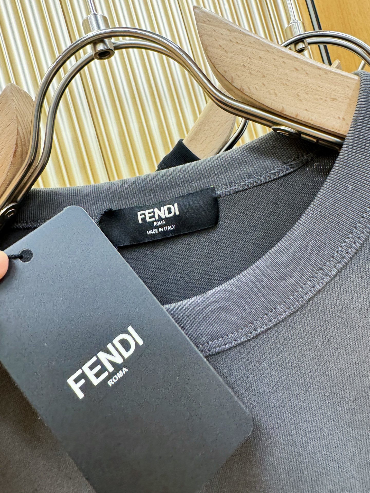 (最大可穿230斤)FENDI芬迪 2025ss秋冬新品 长袖上衣，经典Logo设计，百搭款 官网同步发