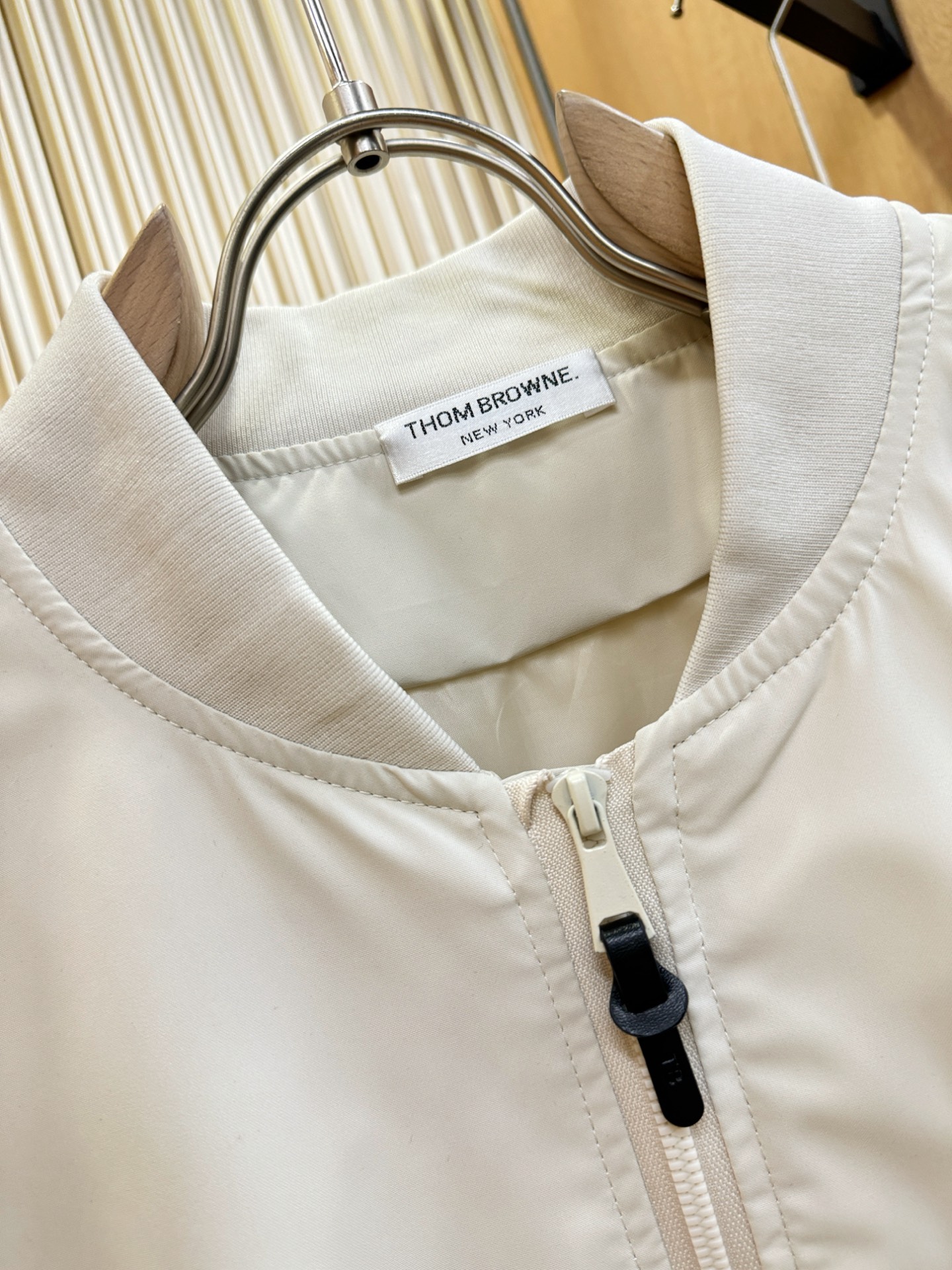 TB 2025秋冬新款夹克外套，原单狠货 意大利进口面料时尚夹克外套。欧洲专柜同步，上身更随意大方，专柜