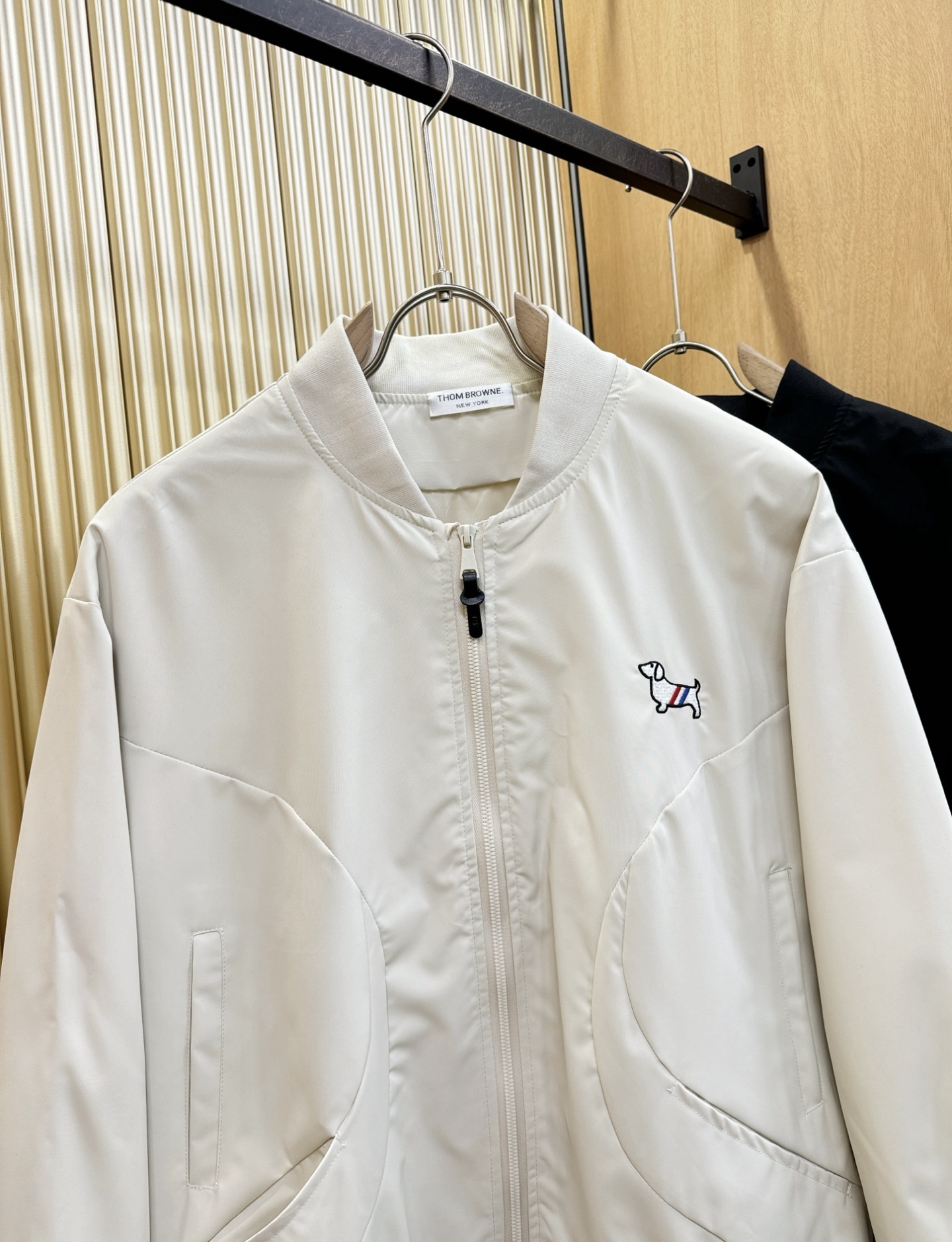 TB 2025秋冬新款夹克外套，原单狠货 意大利进口面料时尚夹克外套。欧洲专柜同步，上身更随意大方，专柜