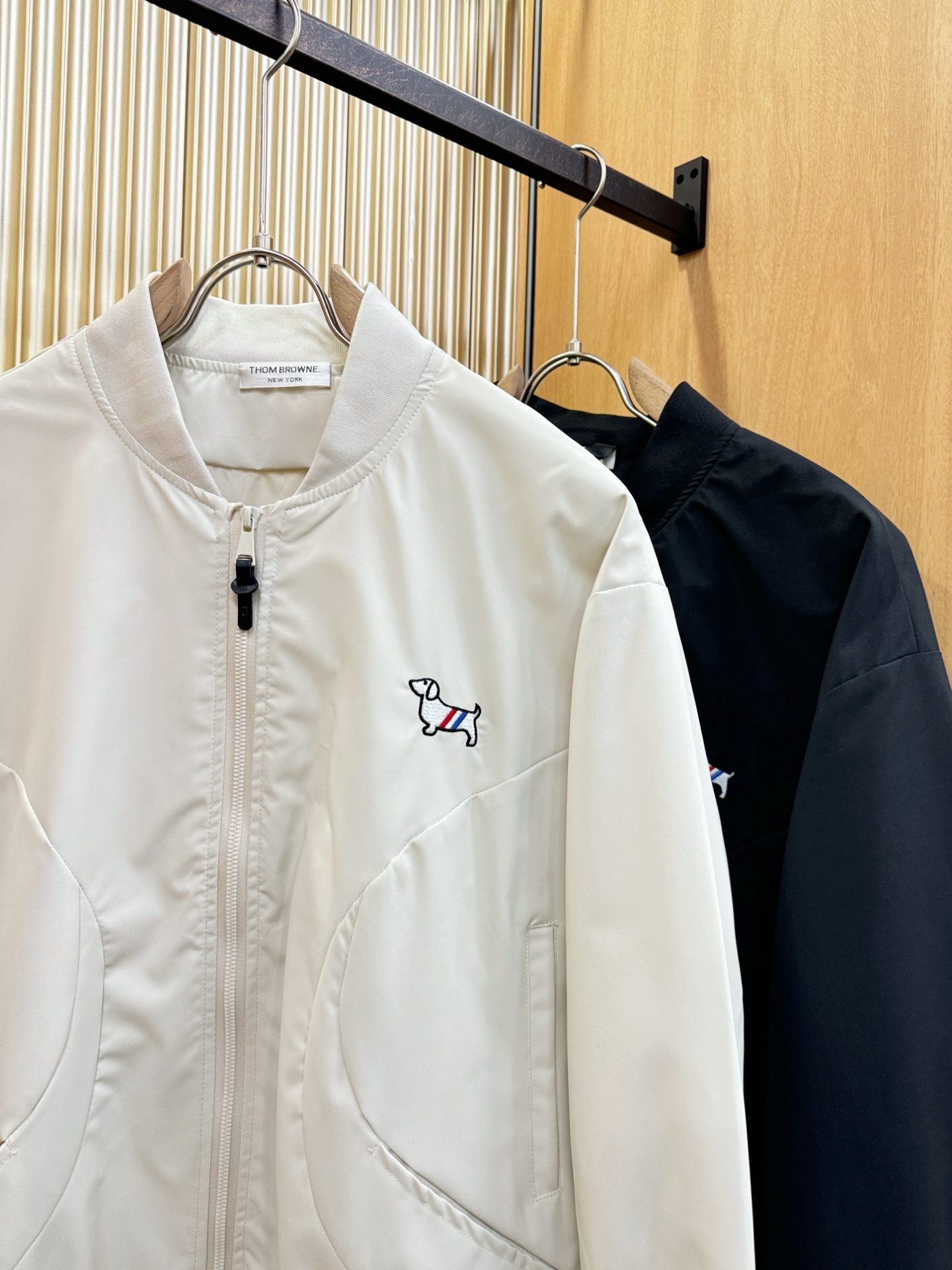 TB 2025秋冬新款夹克外套，原单狠货 意大利进口面料时尚夹克外套。欧洲专柜同步，上身更随意大方，专柜