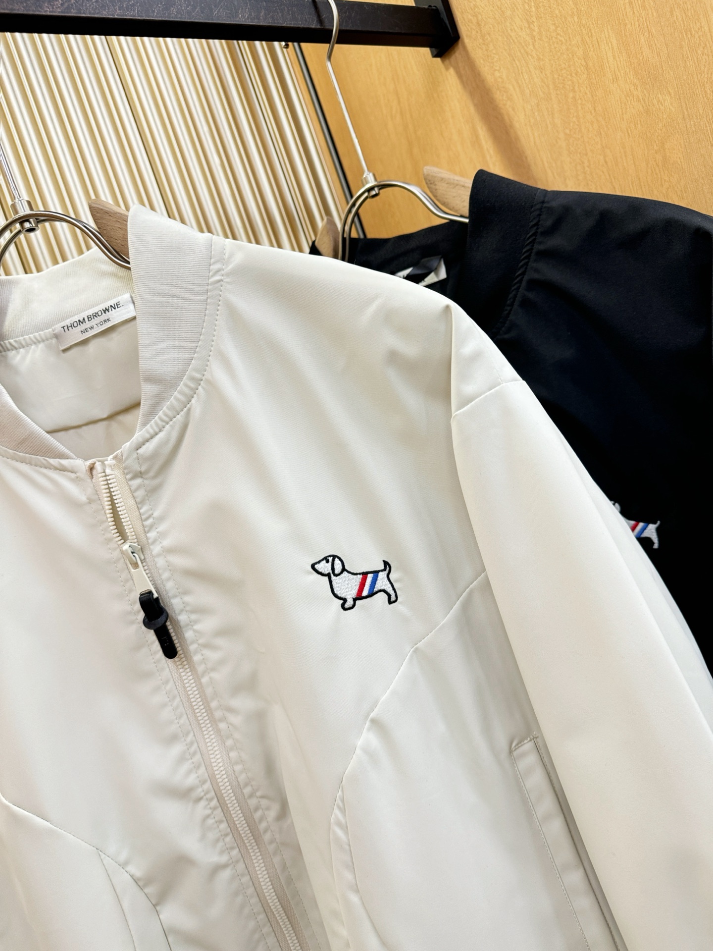 TB 2025秋冬新款夹克外套，原单狠货 意大利进口面料时尚夹克外套。欧洲专柜同步，上身更随意大方，专柜