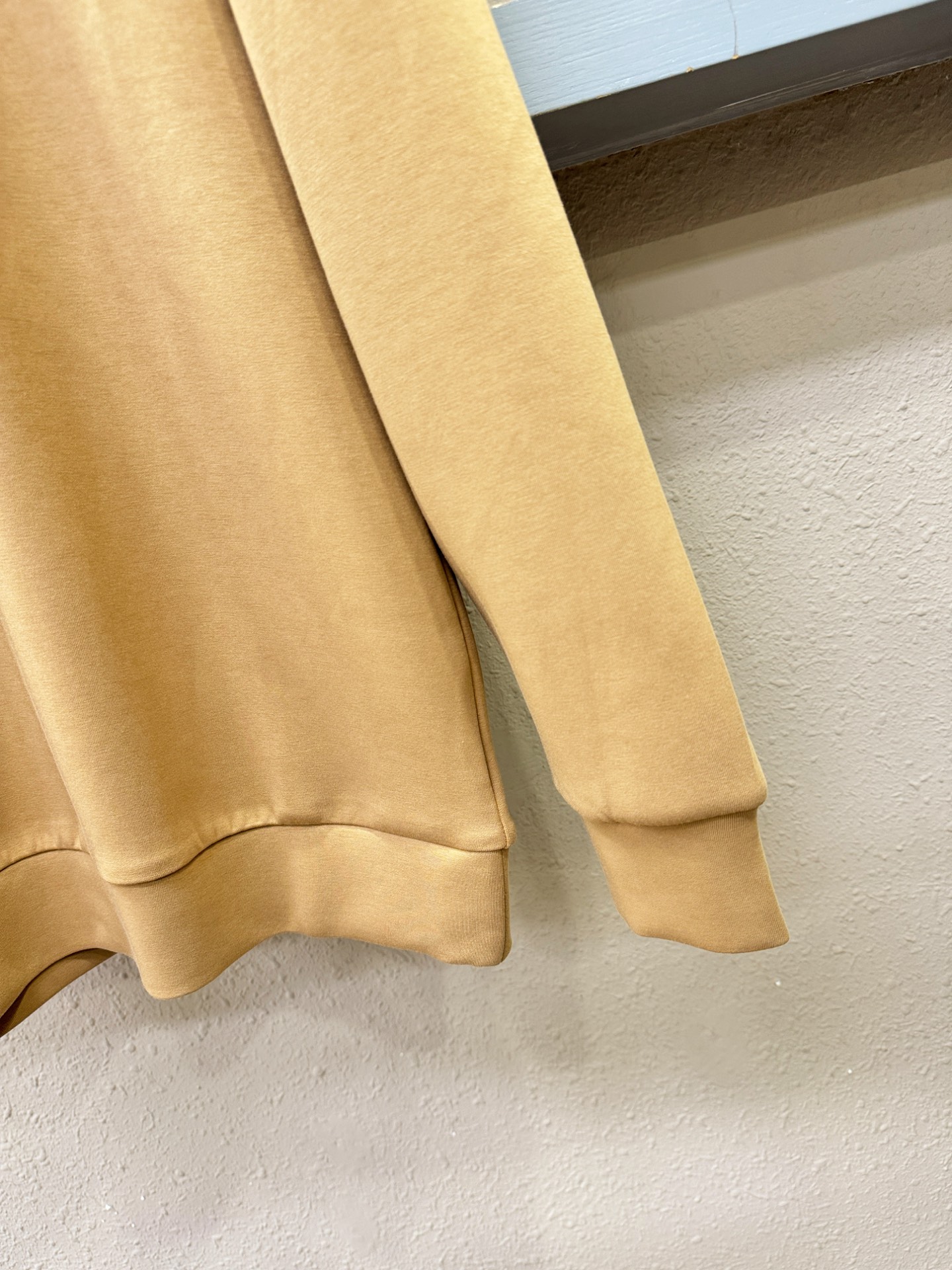 Dior迪奥 秋季新品 长袖卫衣，经典Logo设计，百搭款 官网同步发售 定制面料，柔软细腻，亲肤感极高