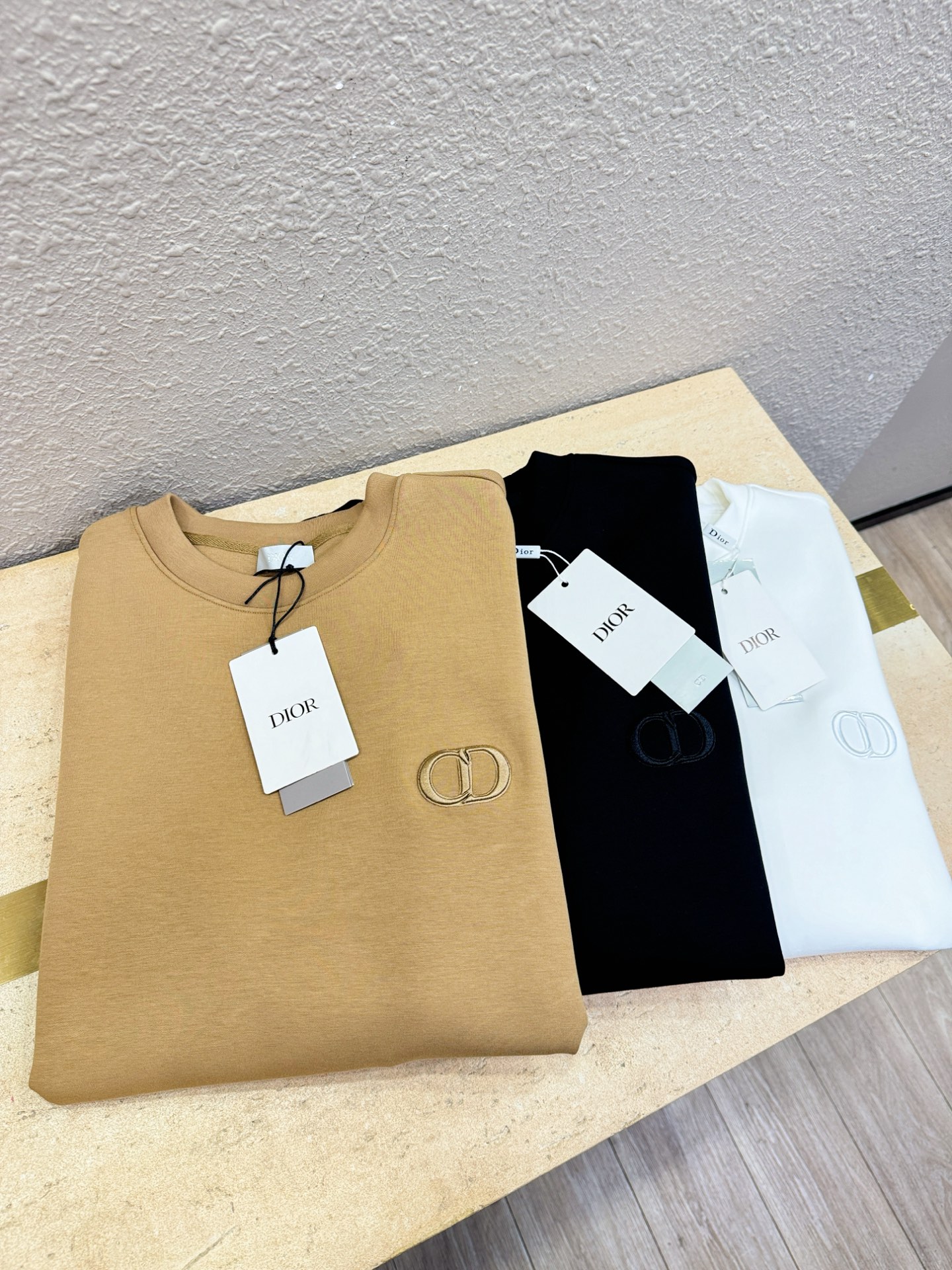 Dior迪奥 秋季新品 长袖卫衣，经典Logo设计，百搭款 官网同步发售 定制面料，柔软细腻，亲肤感极高