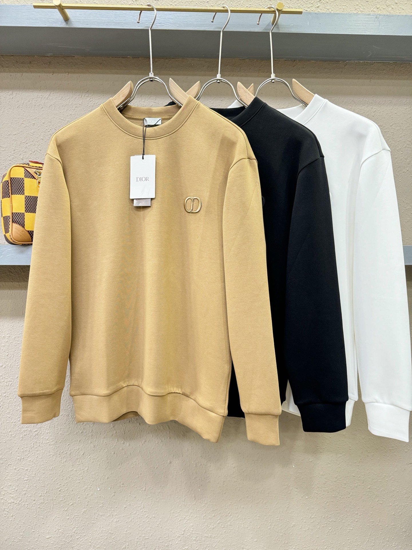 Dior迪奥 秋季新品 长袖卫衣，经典Logo设计，百搭款 官网同步发售 定制面料，柔软细腻，亲肤感极高