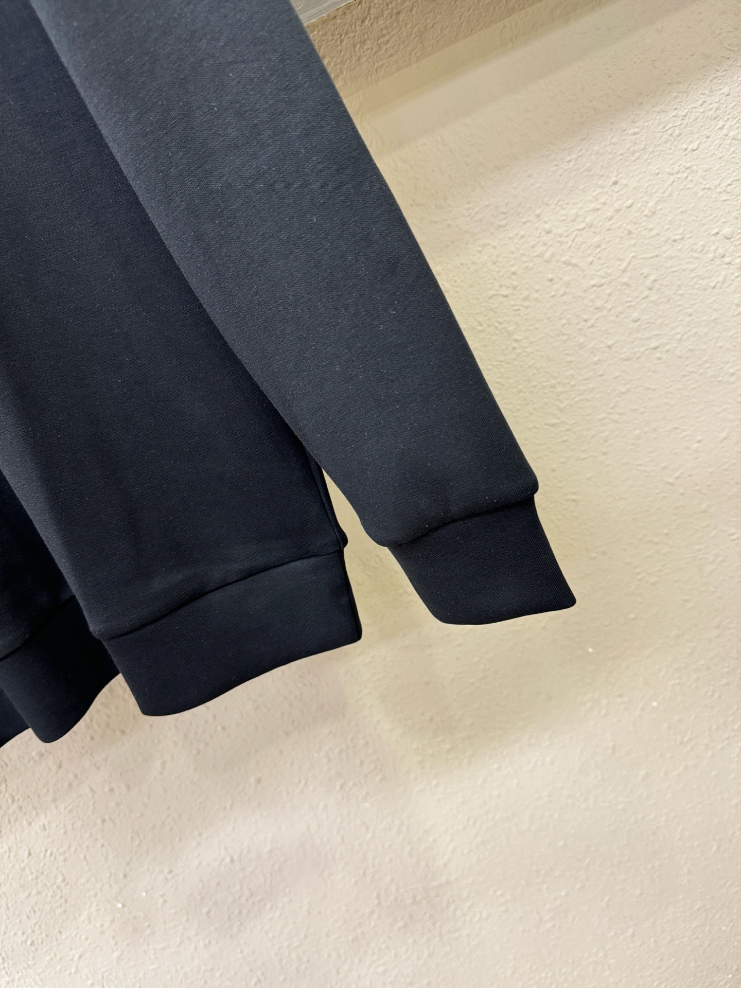 Dior迪奥 秋季新品 长袖卫衣，经典Logo设计，百搭款 官网同步发售 定制面料，柔软细腻，亲肤感极高