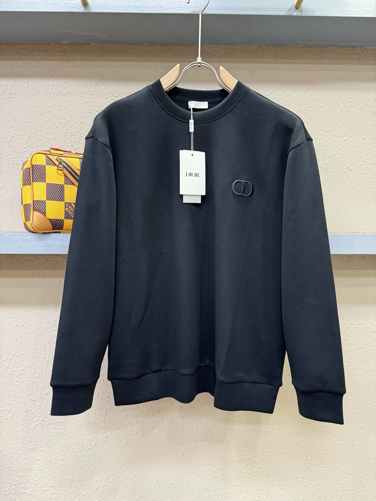 Dior迪奥 秋季新品 长袖卫衣，经典Logo设计，百搭款 官网同步发售 定制面料，柔软细腻，亲肤感极高