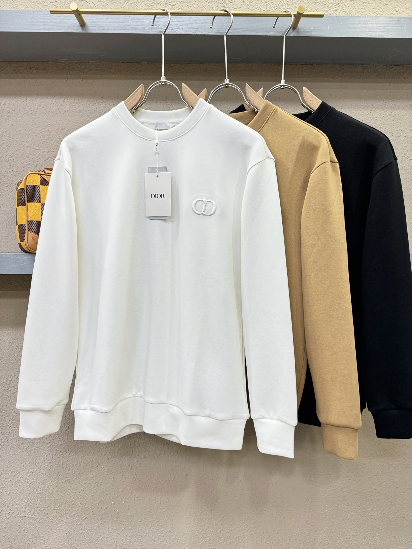 Dior迪奥 秋季新品 长袖卫衣，经典Logo设计，百搭款 官网同步发售 定制面料，柔软细腻，亲肤感极高