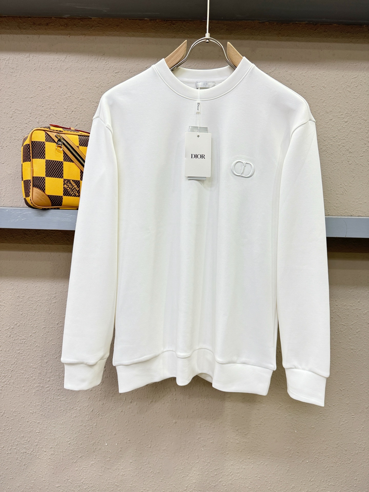 Dior迪奥 秋季新品 长袖卫衣，经典Logo设计，百搭款 官网同步发售 定制面料，柔软细腻，亲肤感极高