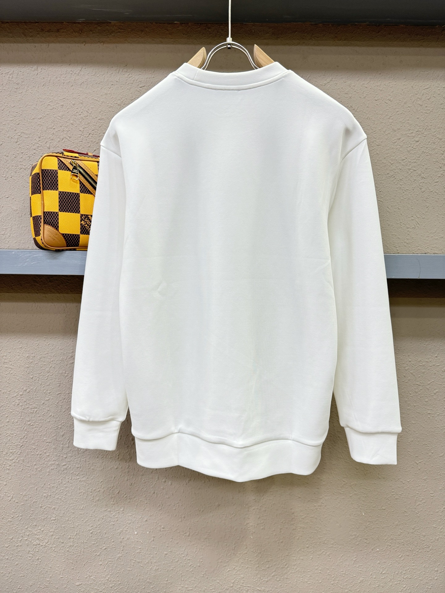 Dior迪奥 秋季新品 长袖卫衣，经典Logo设计，百搭款 官网同步发售 定制面料，柔软细腻，亲肤感极高