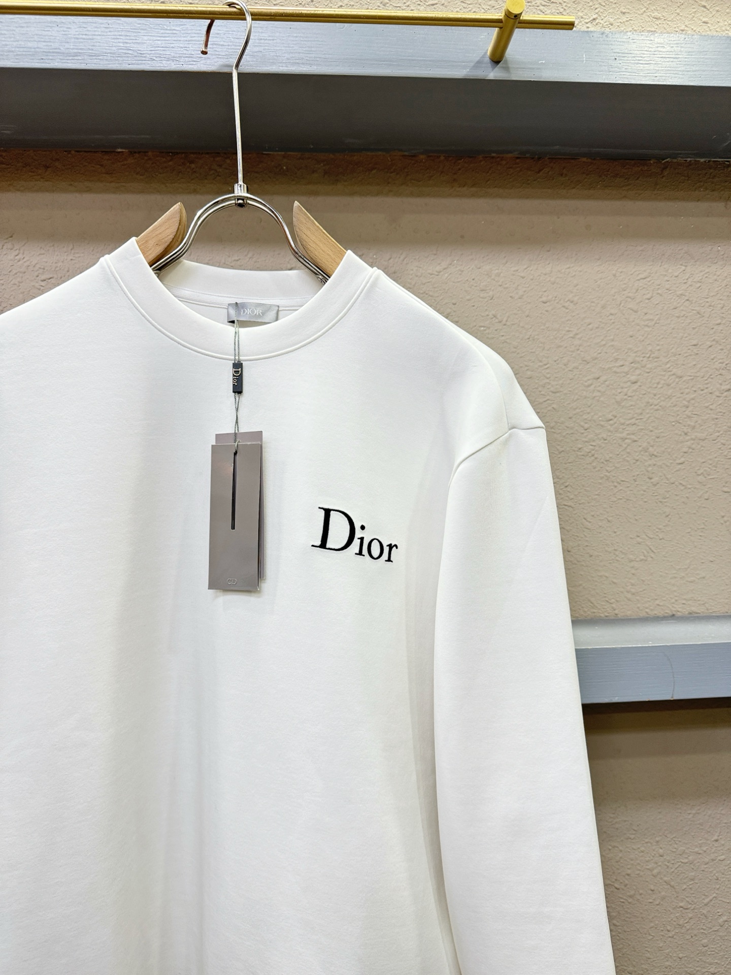 Dior迪奥 秋季新品 长袖卫衣，经典Logo设计，百搭款 官网同步发售 定制面料，柔软细腻，亲肤感极高