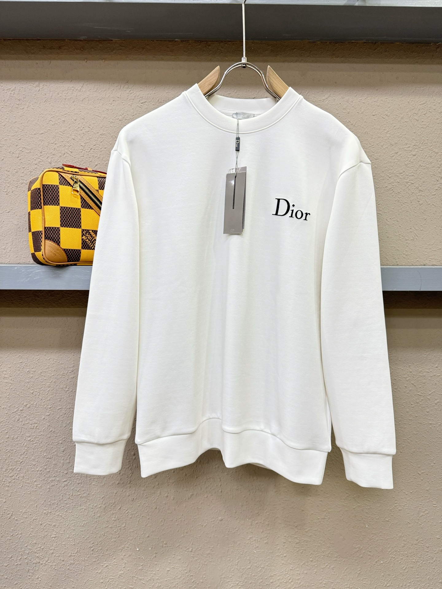 Dior迪奥 秋季新品 长袖卫衣，经典Logo设计，百搭款 官网同步发售 定制面料，柔软细腻，亲肤感极高