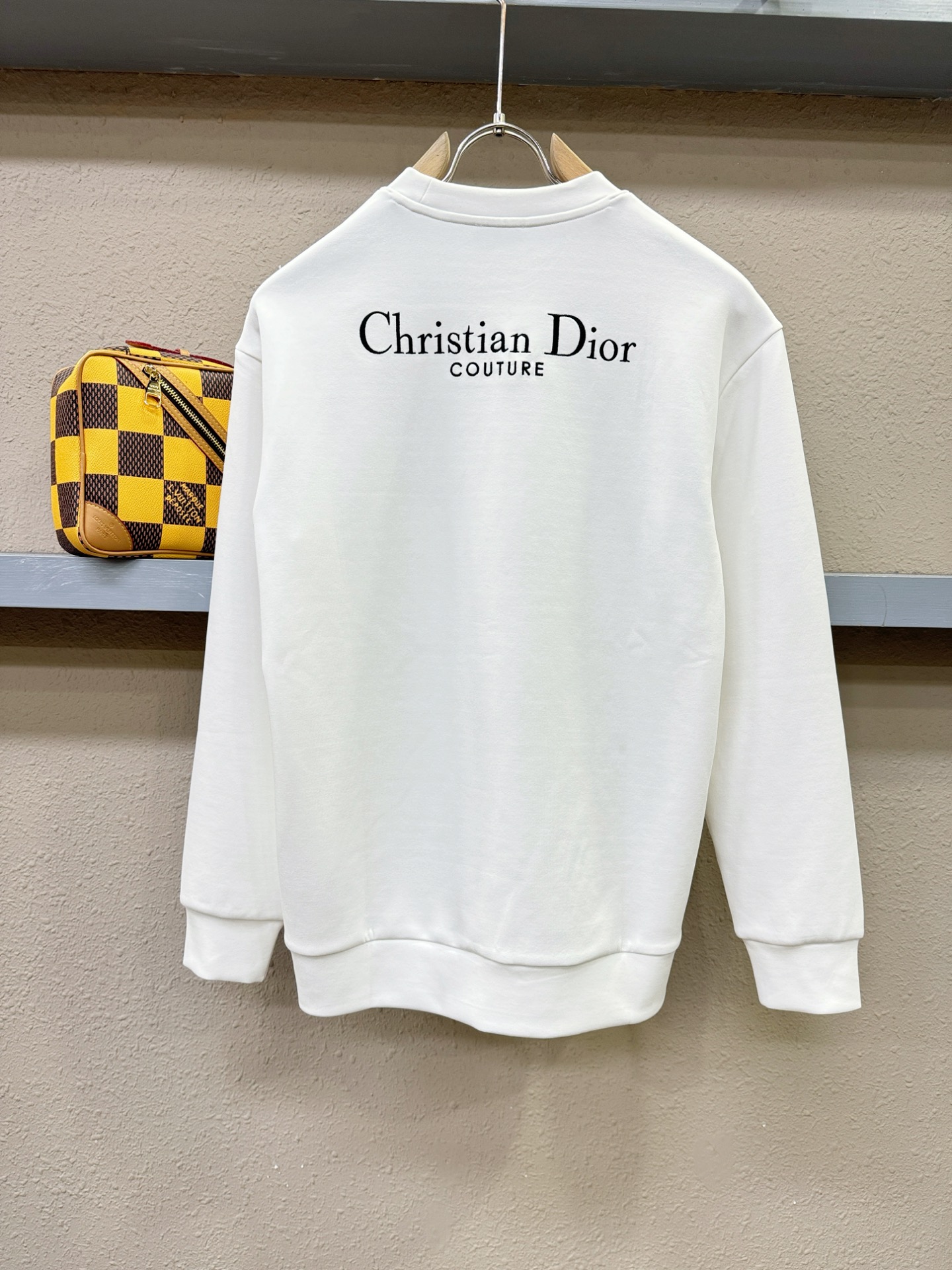 Dior迪奥 秋季新品 长袖卫衣，经典Logo设计，百搭款 官网同步发售 定制面料，柔软细腻，亲肤感极高