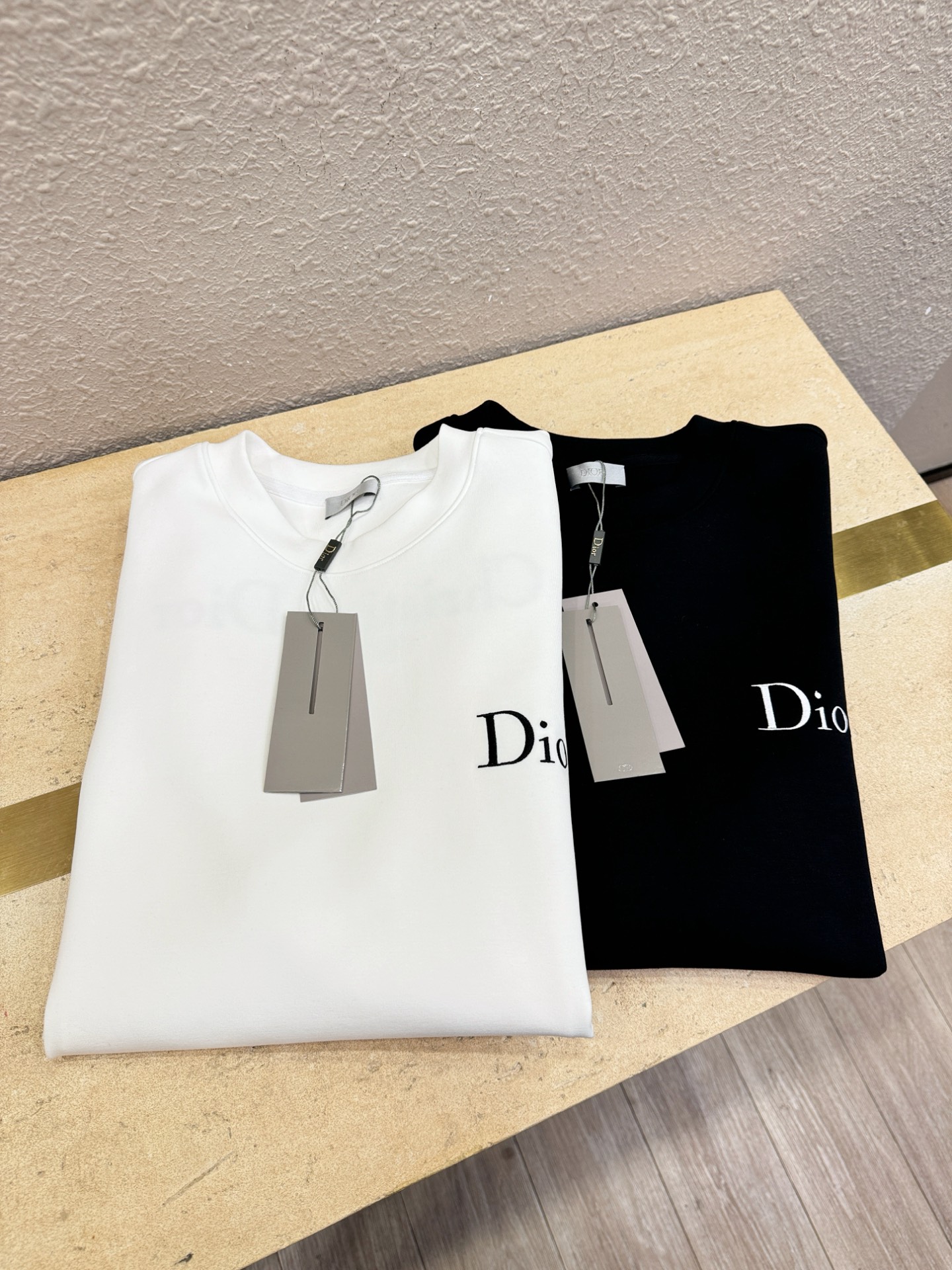 Dior迪奥 秋季新品 长袖卫衣，经典Logo设计，百搭款 官网同步发售 定制面料，柔软细腻，亲肤感极高