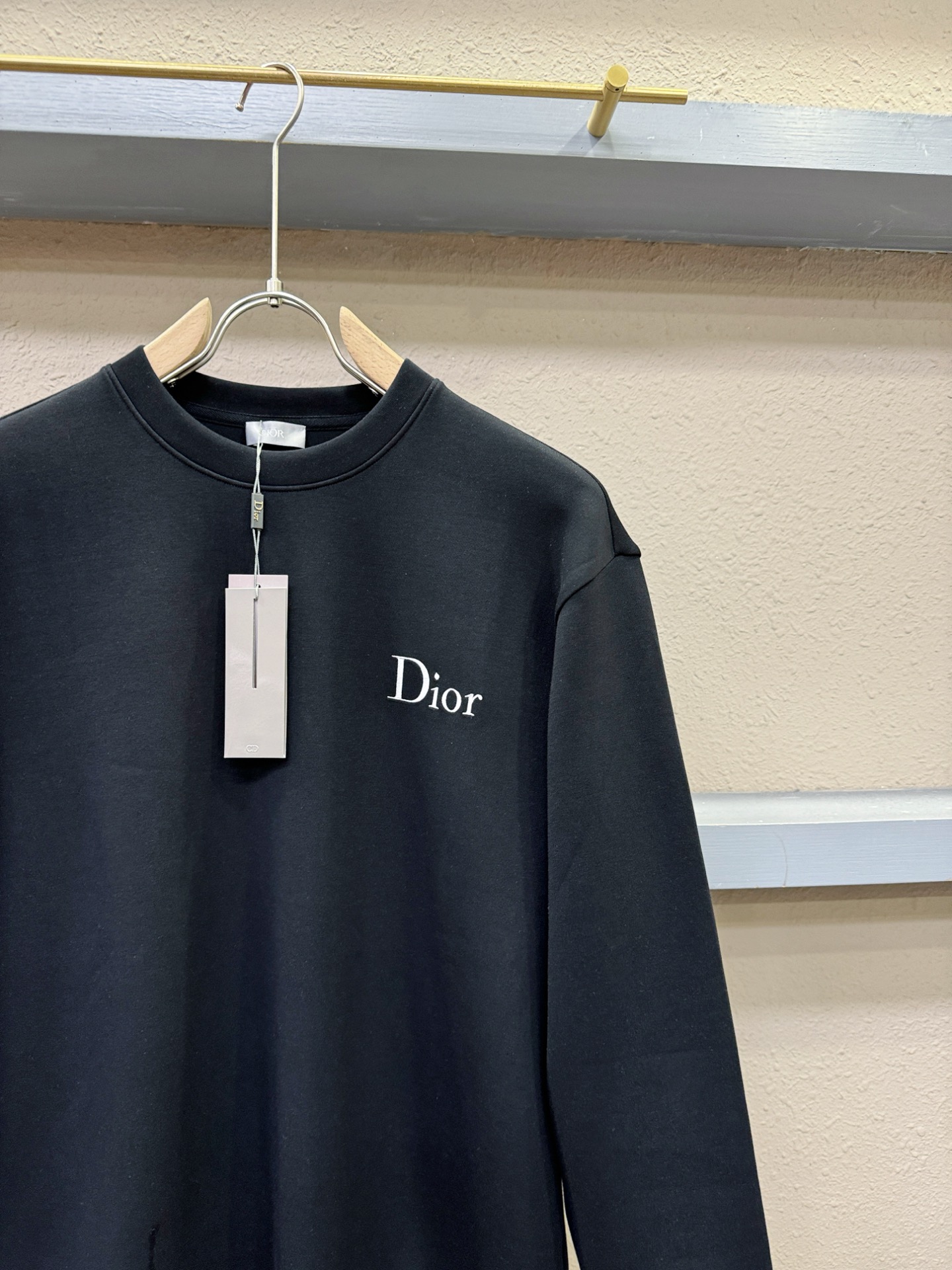 Dior迪奥 秋季新品 长袖卫衣，经典Logo设计，百搭款 官网同步发售 定制面料，柔软细腻，亲肤感极高