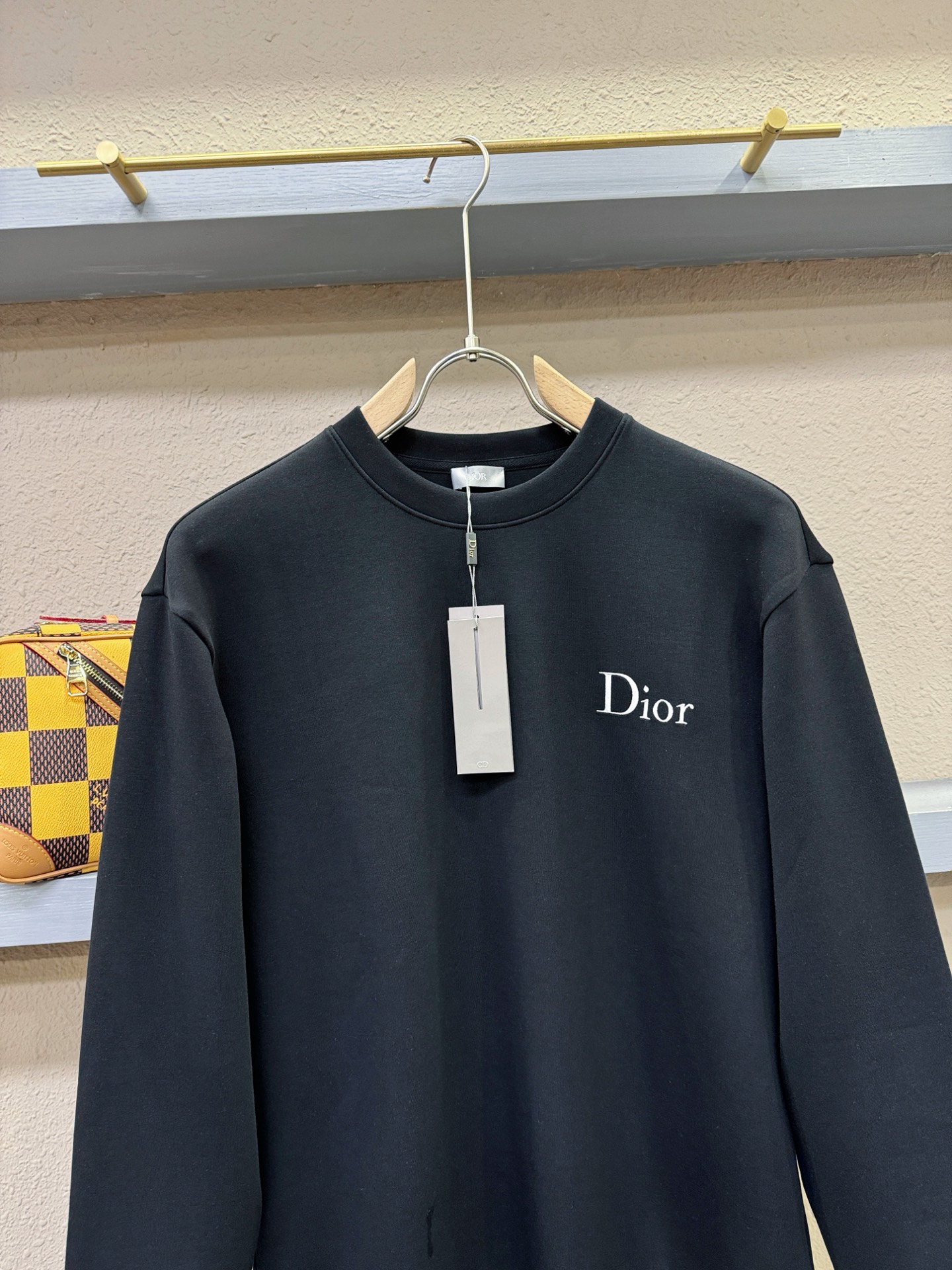 Dior迪奥 秋季新品 长袖卫衣，经典Logo设计，百搭款 官网同步发售 定制面料，柔软细腻，亲肤感极高