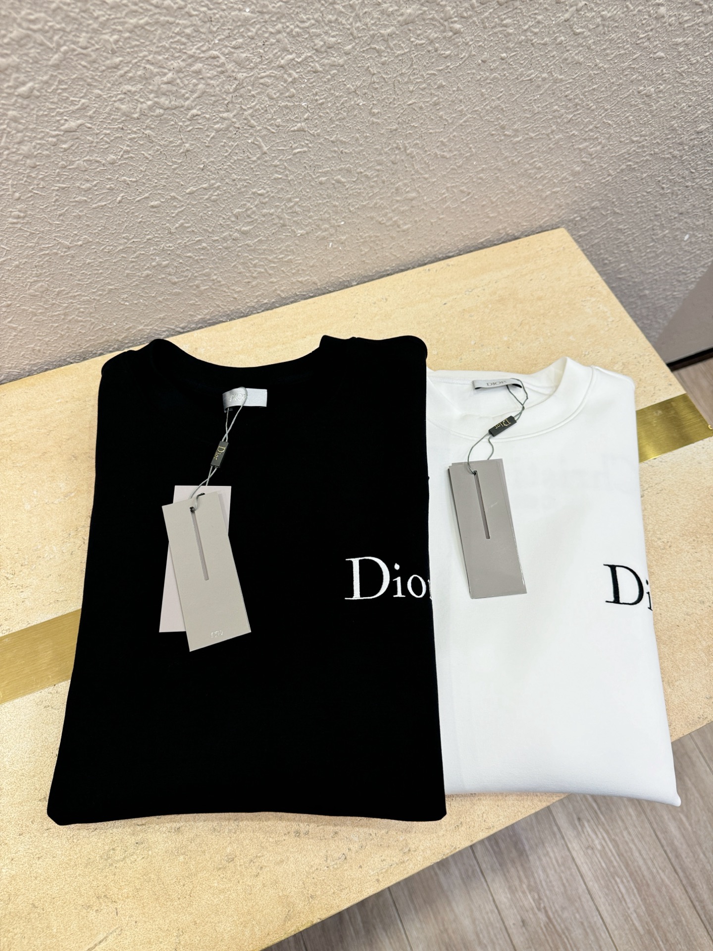 Dior迪奥 秋季新品 长袖卫衣，经典Logo设计，百搭款 官网同步发售 定制面料，柔软细腻，亲肤感极高