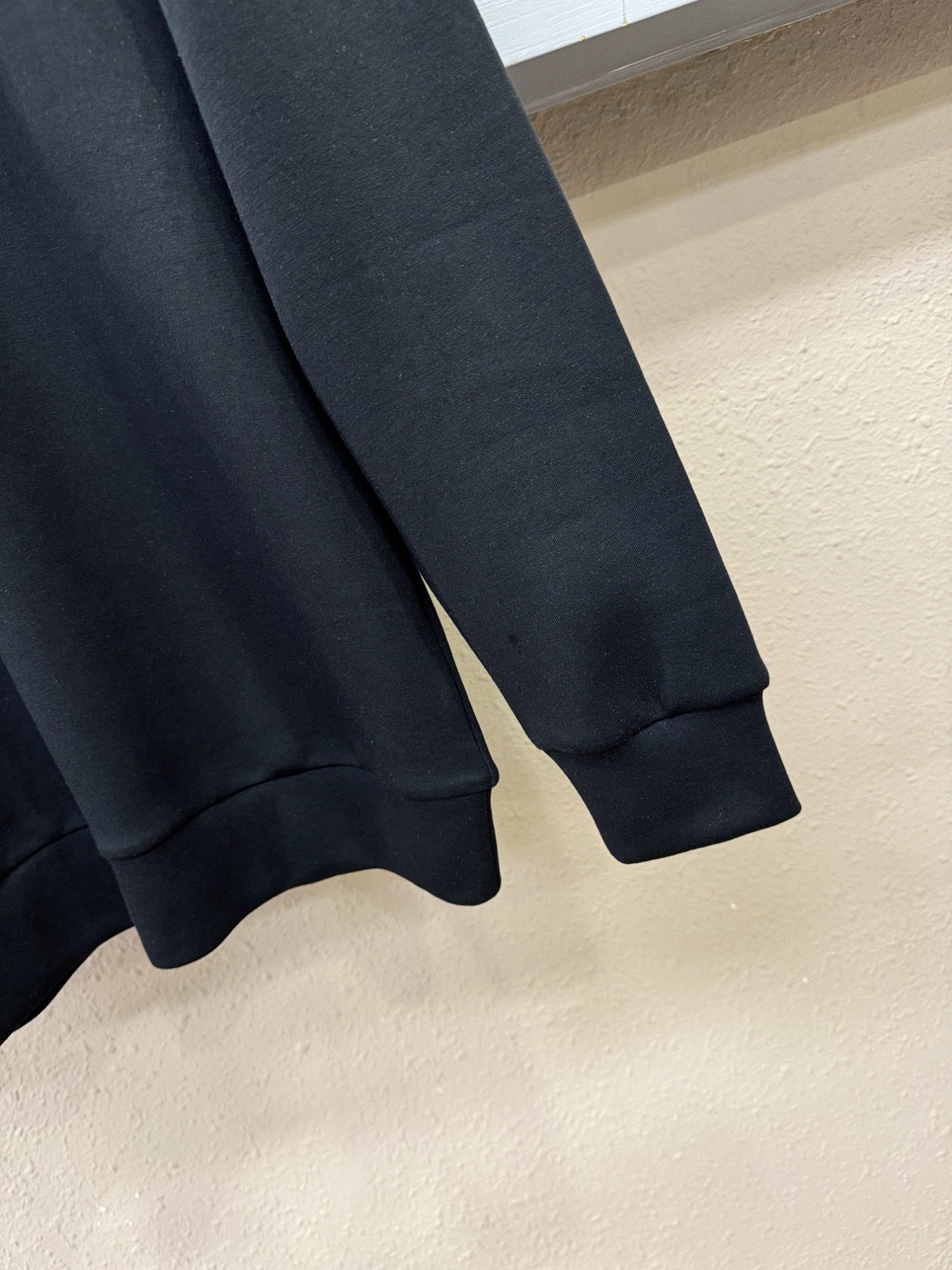 Dior迪奥 秋季新品 长袖卫衣，经典Logo设计，百搭款 官网同步发售 定制面料，柔软细腻，亲肤感极高