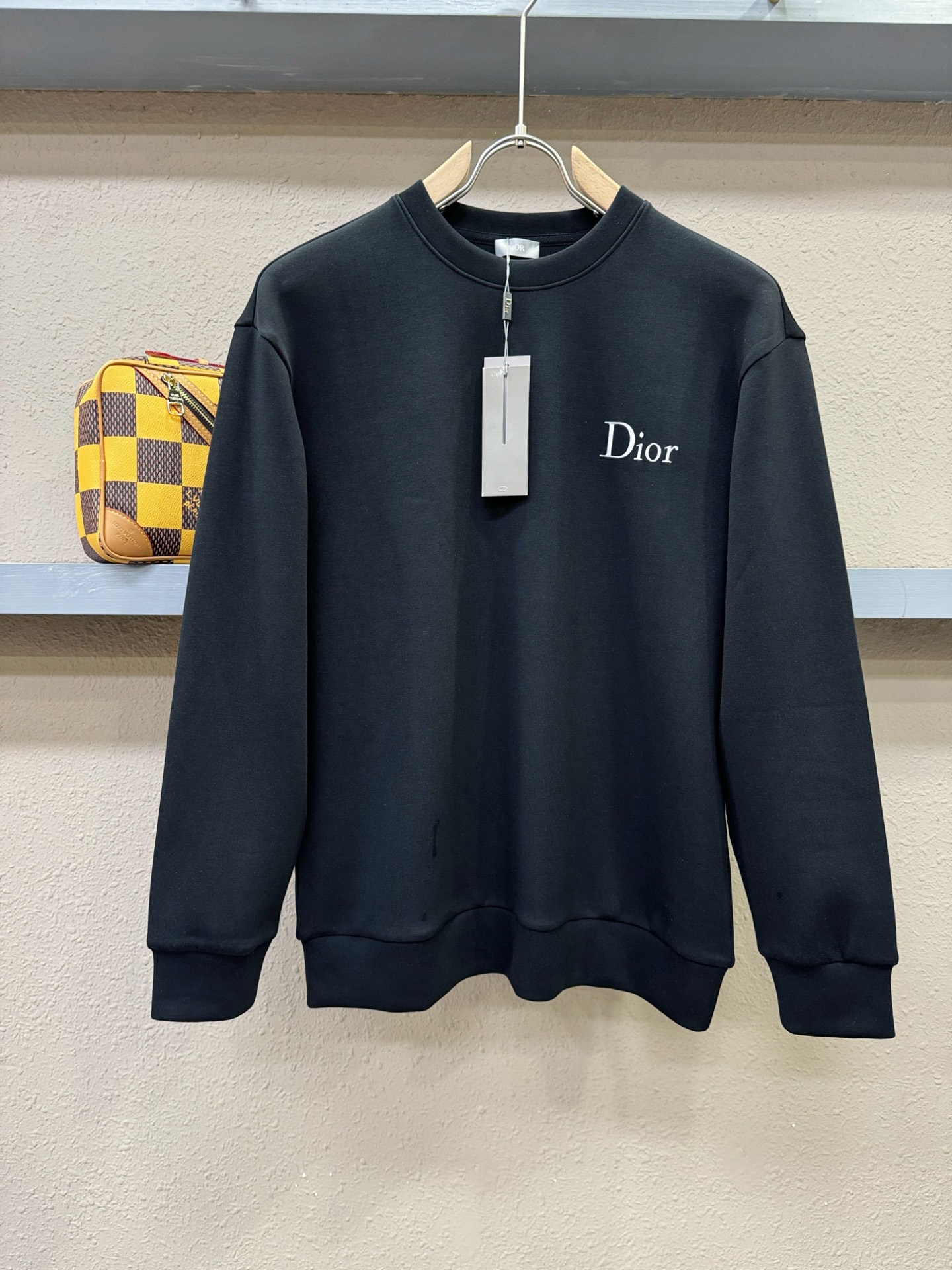 Dior迪奥 秋季新品 长袖卫衣，经典Logo设计，百搭款 官网同步发售 定制面料，柔软细腻，亲肤感极高