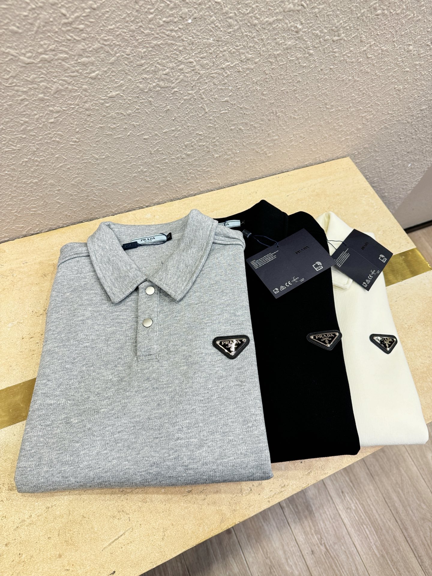 PRADA 普拉达 2025ss秋季新品 长袖卫衣，经典Logo设计，百搭款 官网同步发售 定制面料，柔