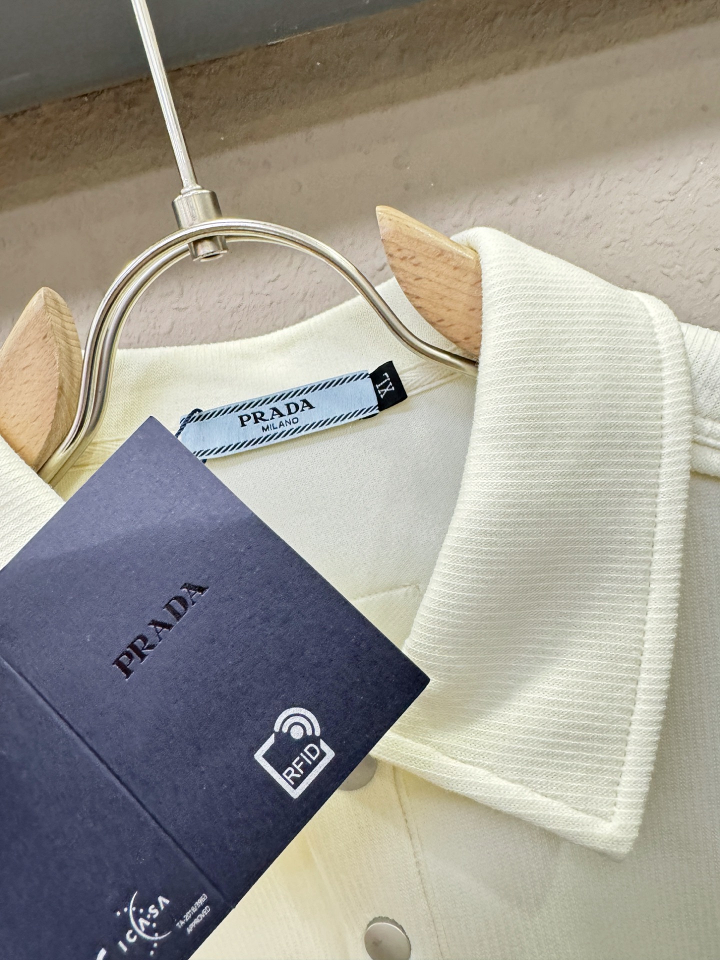 PRADA 普拉达 2025ss秋季新品 长袖卫衣，经典Logo设计，百搭款 官网同步发售 定制面料，柔