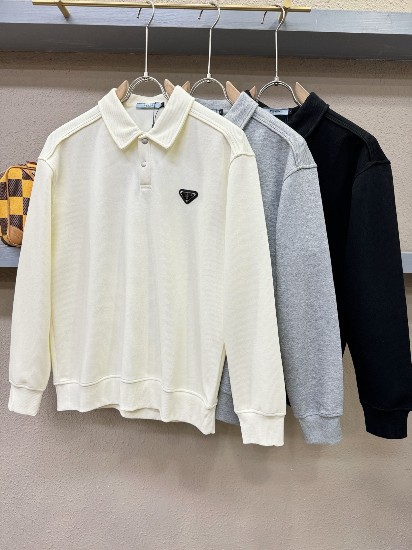 PRADA 普拉达 2025ss秋季新品 长袖卫衣，经典Logo设计，百搭款 官网同步发售 定制面料，柔