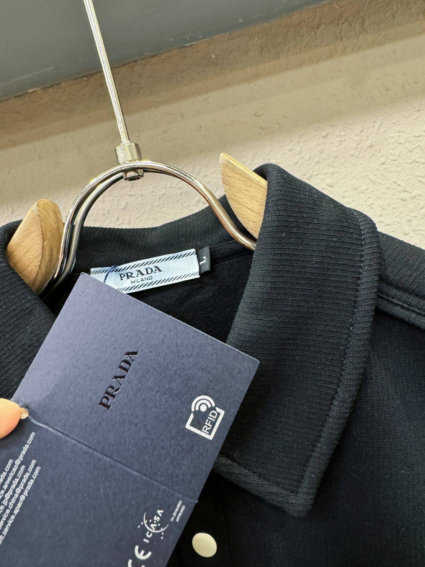 PRADA 普拉达 2025ss秋季新品 长袖卫衣，经典Logo设计，百搭款 官网同步发售 定制面料，柔