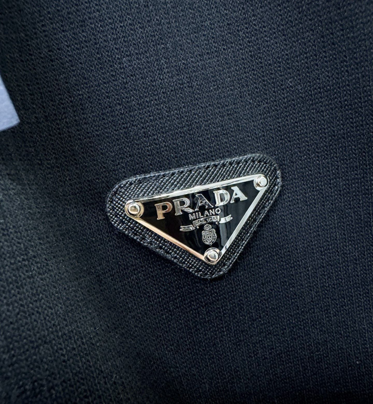 PRADA 普拉达 2025ss秋季新品 长袖卫衣，经典Logo设计，百搭款 官网同步发售 定制面料，柔