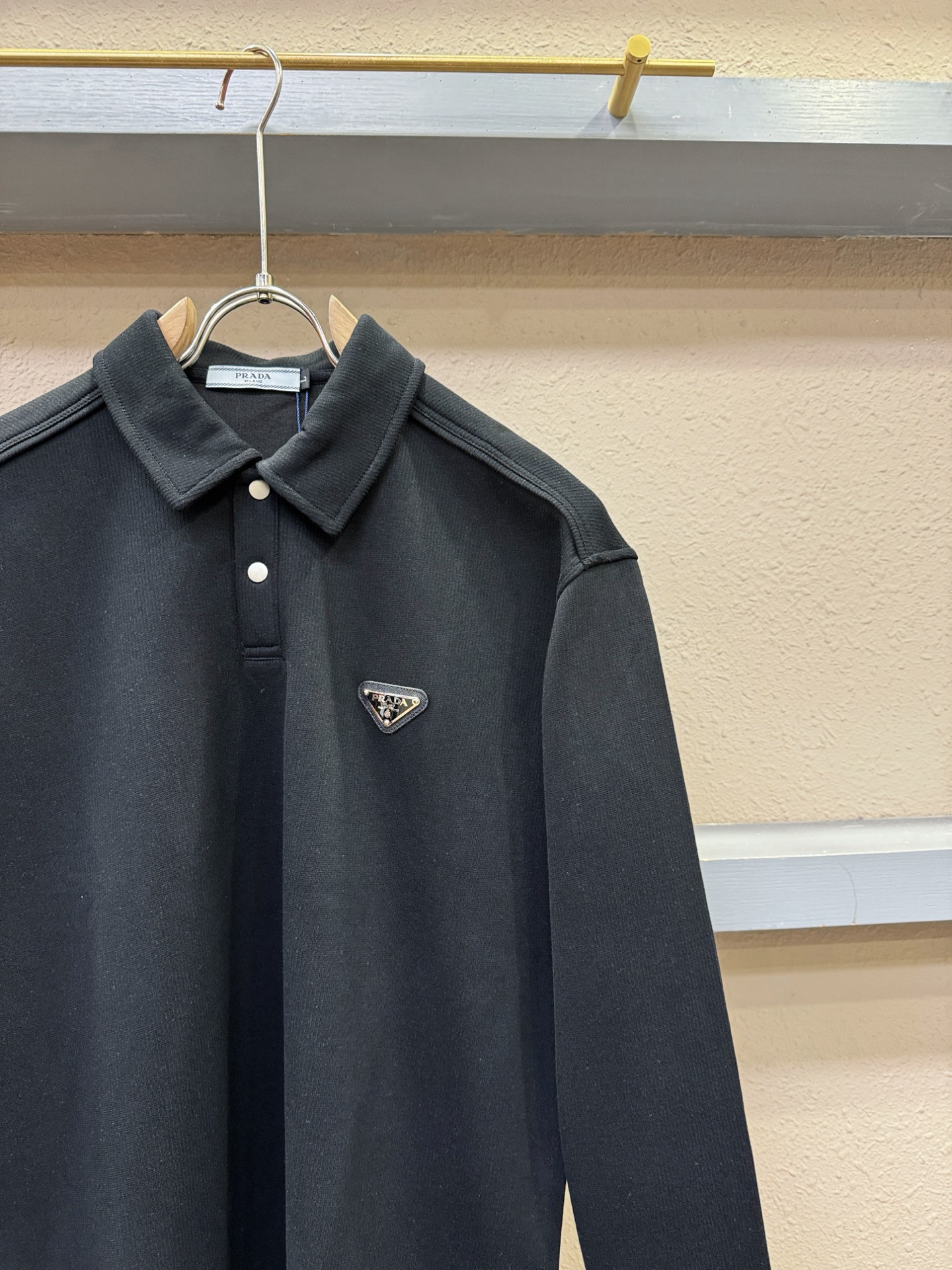 PRADA 普拉达 2025ss秋季新品 长袖卫衣，经典Logo设计，百搭款 官网同步发售 定制面料，柔