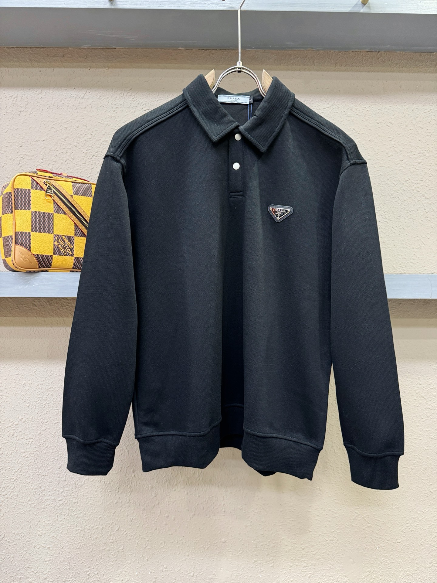 PRADA 普拉达 2025ss秋季新品 长袖卫衣，经典Logo设计，百搭款 官网同步发售 定制面料，柔