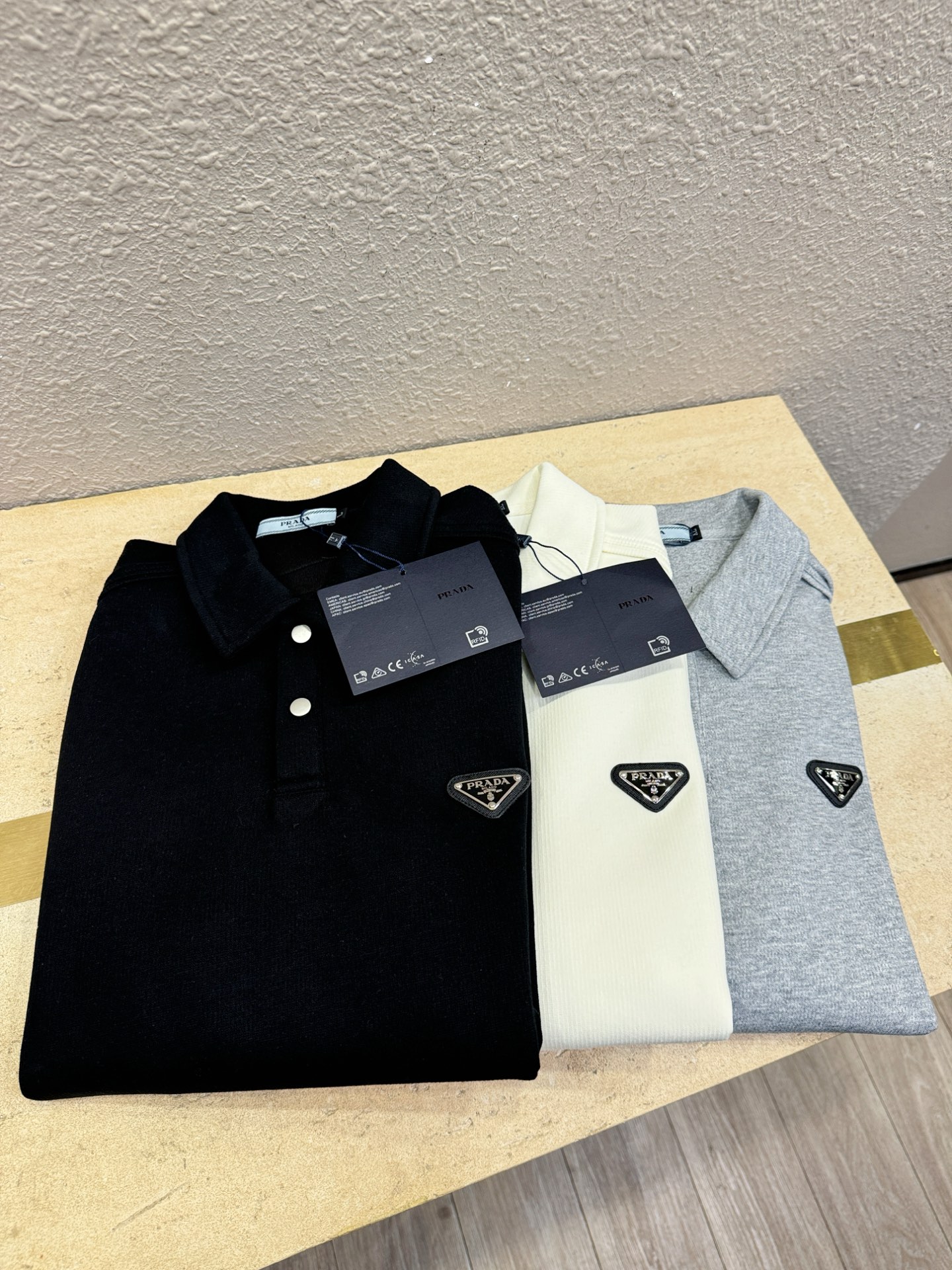 PRADA 普拉达 2025ss秋季新品 长袖卫衣，经典Logo设计，百搭款 官网同步发售 定制面料，柔