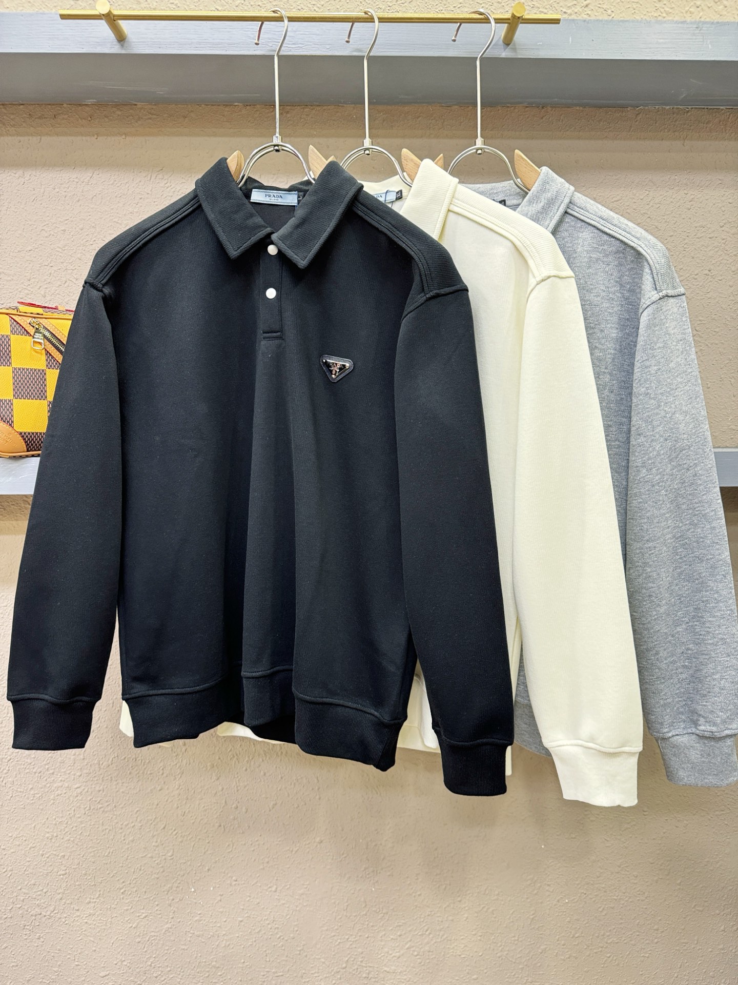 PRADA 普拉达 2025ss秋季新品 长袖卫衣，经典Logo设计，百搭款 官网同步发售 定制面料，柔