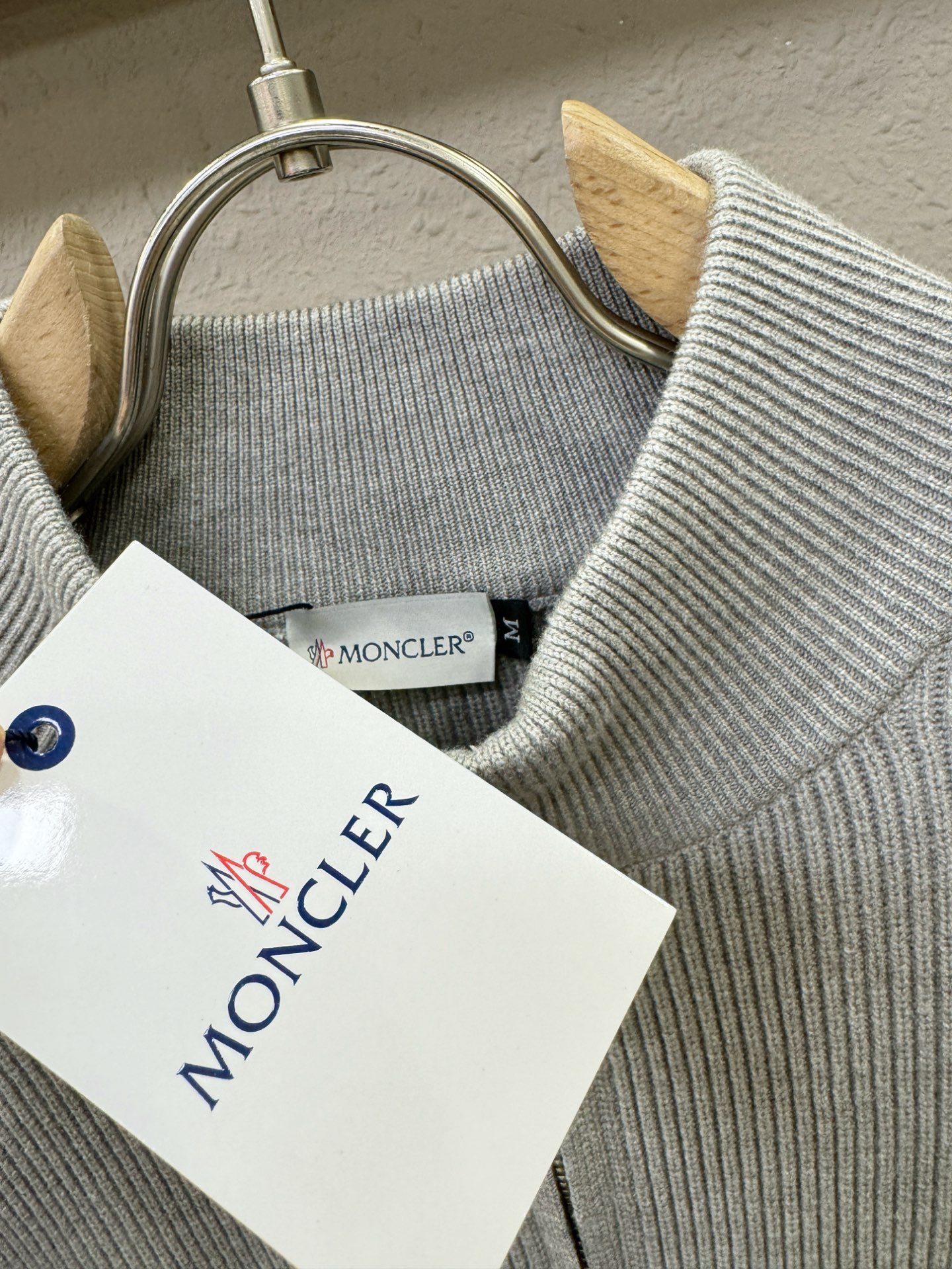 Moncler蒙口 新品爆款 2025秋冬新品拉链羊毛毛衣 胸前品牌Golo设计，经典简约大气品牌针织羊