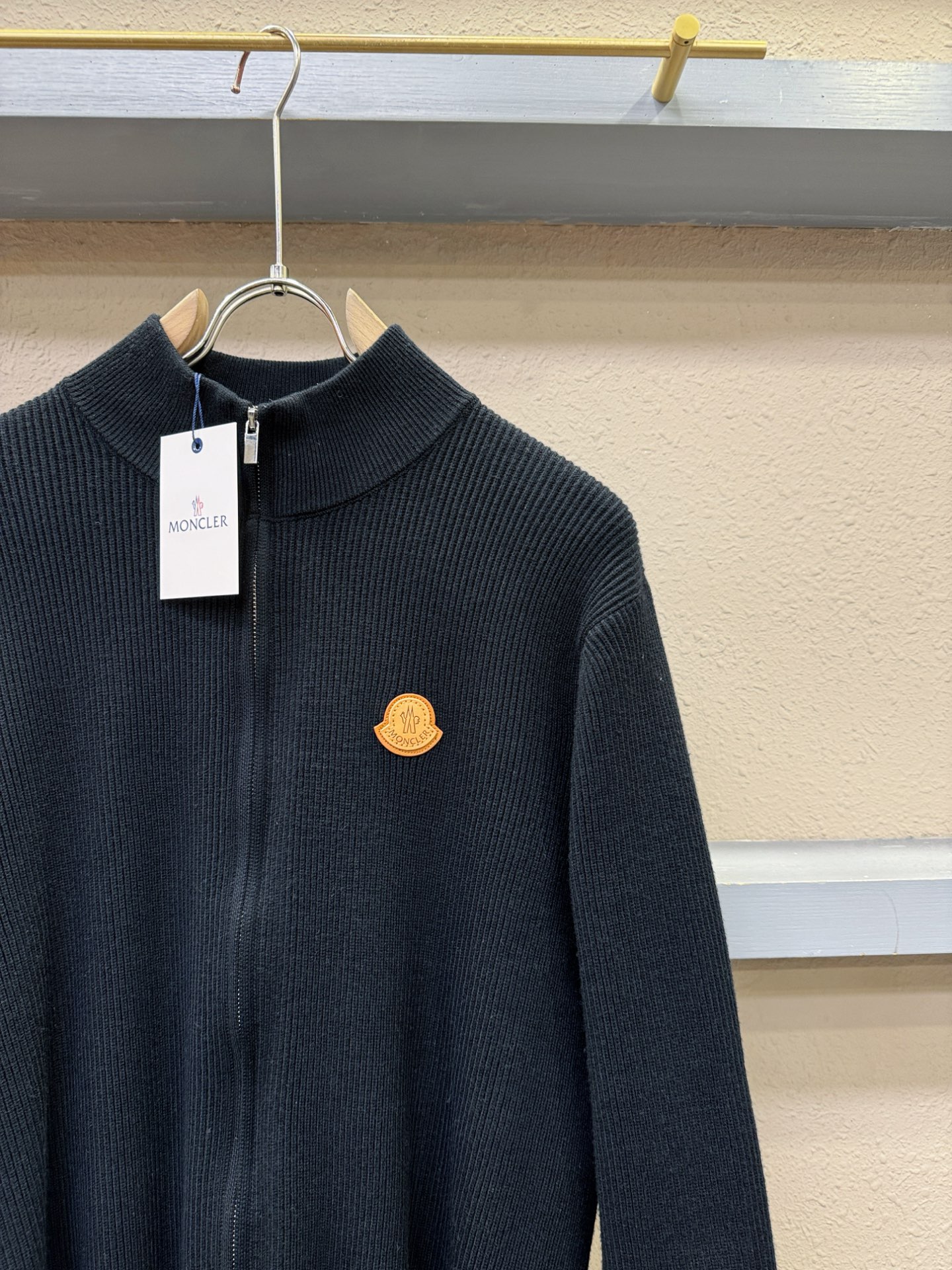 Moncler蒙口 新品爆款 2025秋冬新品拉链羊毛毛衣 胸前品牌Golo设计，经典简约大气品牌针织羊