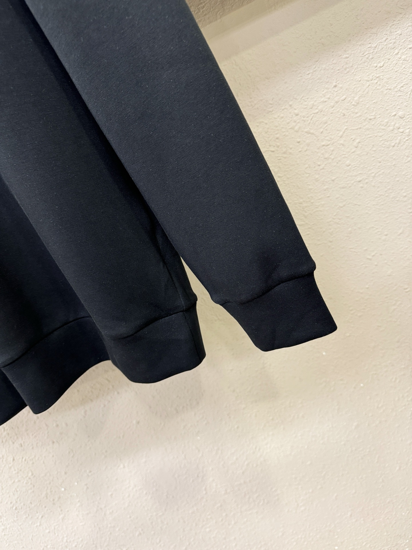 Armani 阿玛尼 秋季新品 长袖卫衣，经典Logo设计，百搭款 官网同步发售 定制面料，柔软细腻，亲