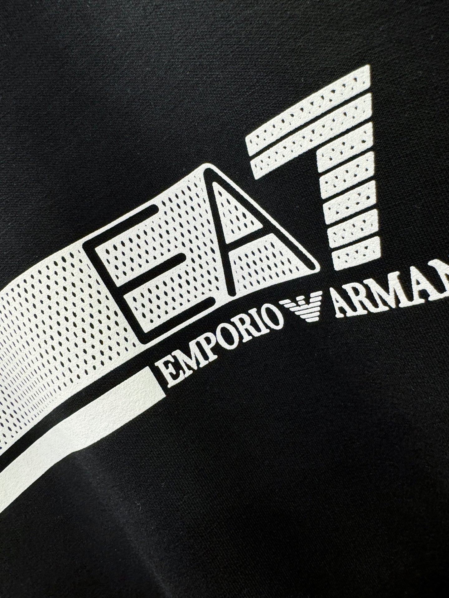 Armani 阿玛尼 秋季新品 长袖卫衣，经典Logo设计，百搭款 官网同步发售 定制面料，柔软细腻，亲