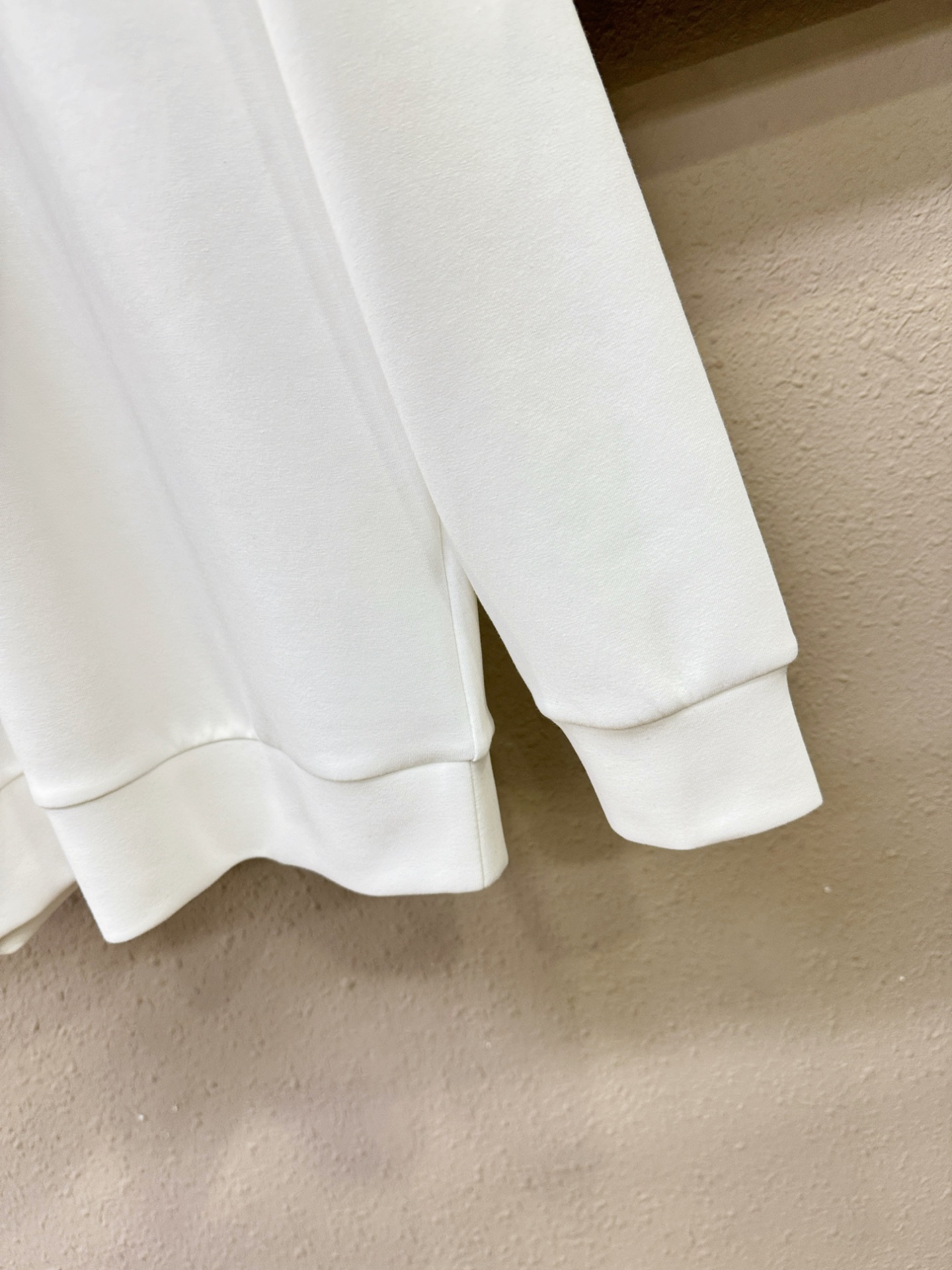 Armani 阿玛尼 秋季新品 长袖卫衣，经典Logo设计，百搭款 官网同步发售 定制面料，柔软细腻，亲