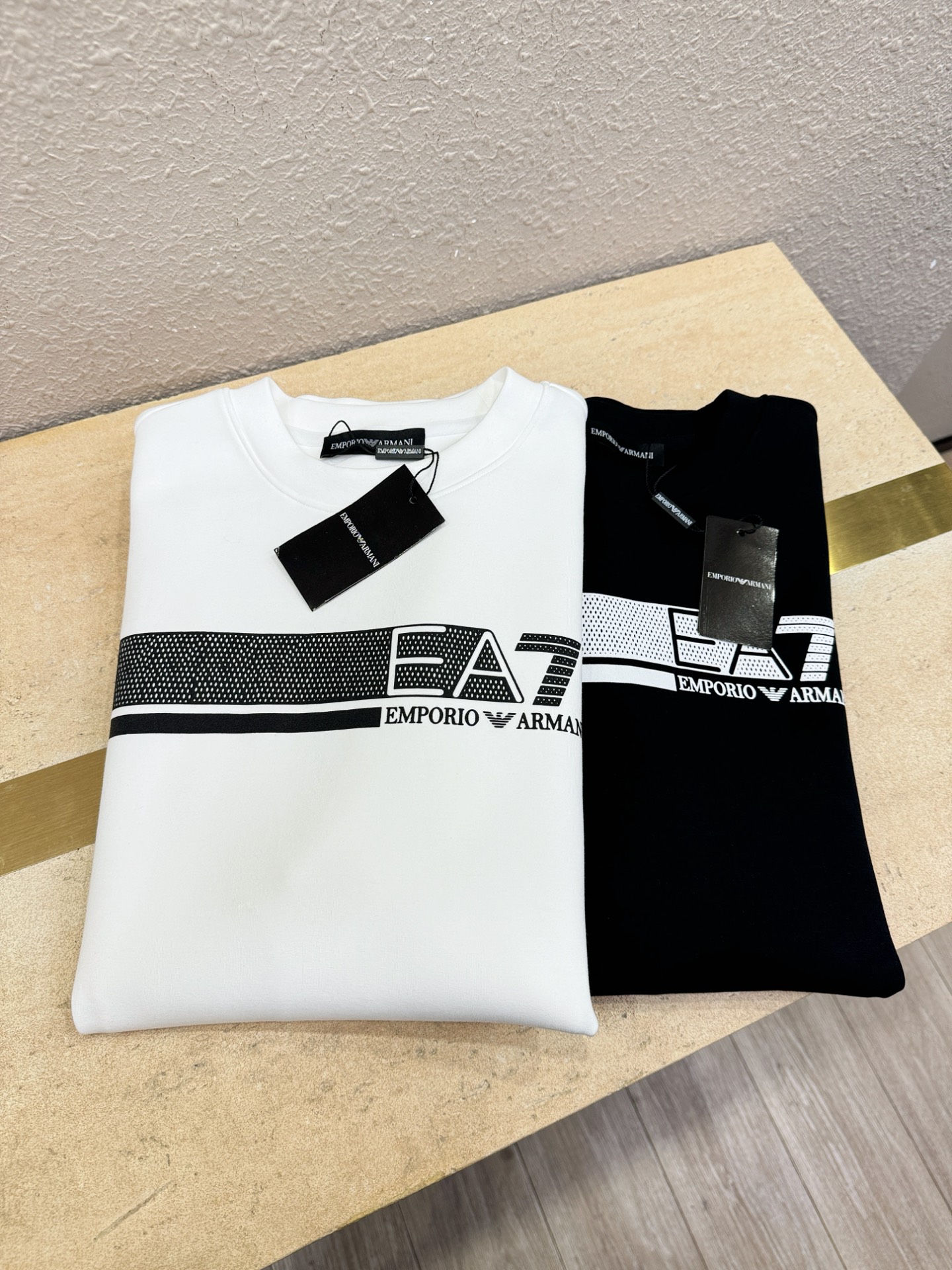 Armani 阿玛尼 秋季新品 长袖卫衣，经典Logo设计，百搭款 官网同步发售 定制面料，柔软细腻，亲