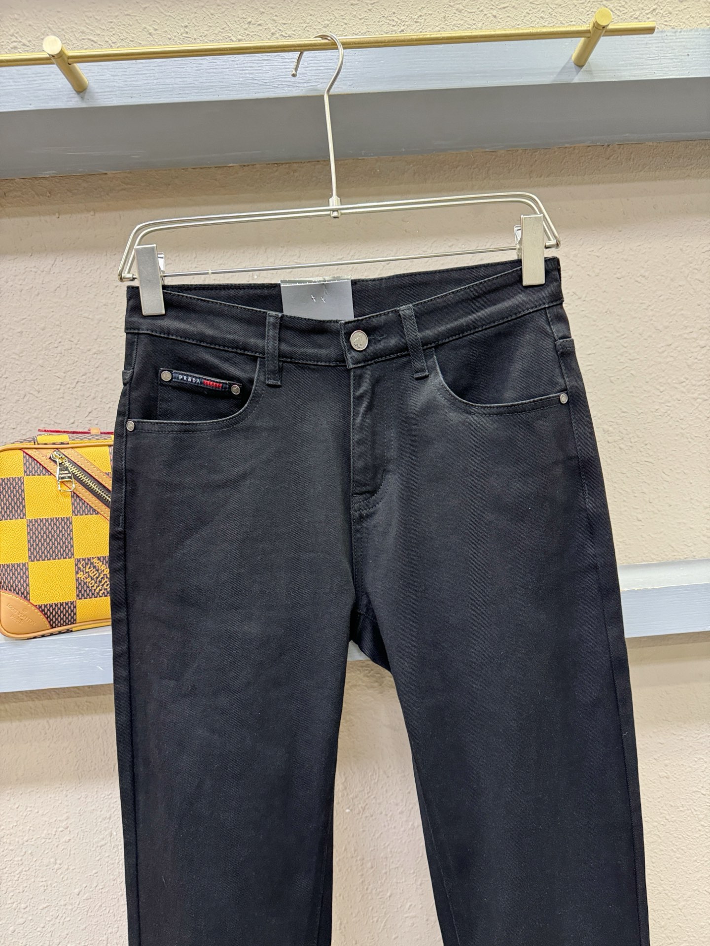 PRADA 普拉达 2025专柜新品，原版牛仔裤 原版重工打造，品牌经典LOGO设计，三标齐全！原版五金