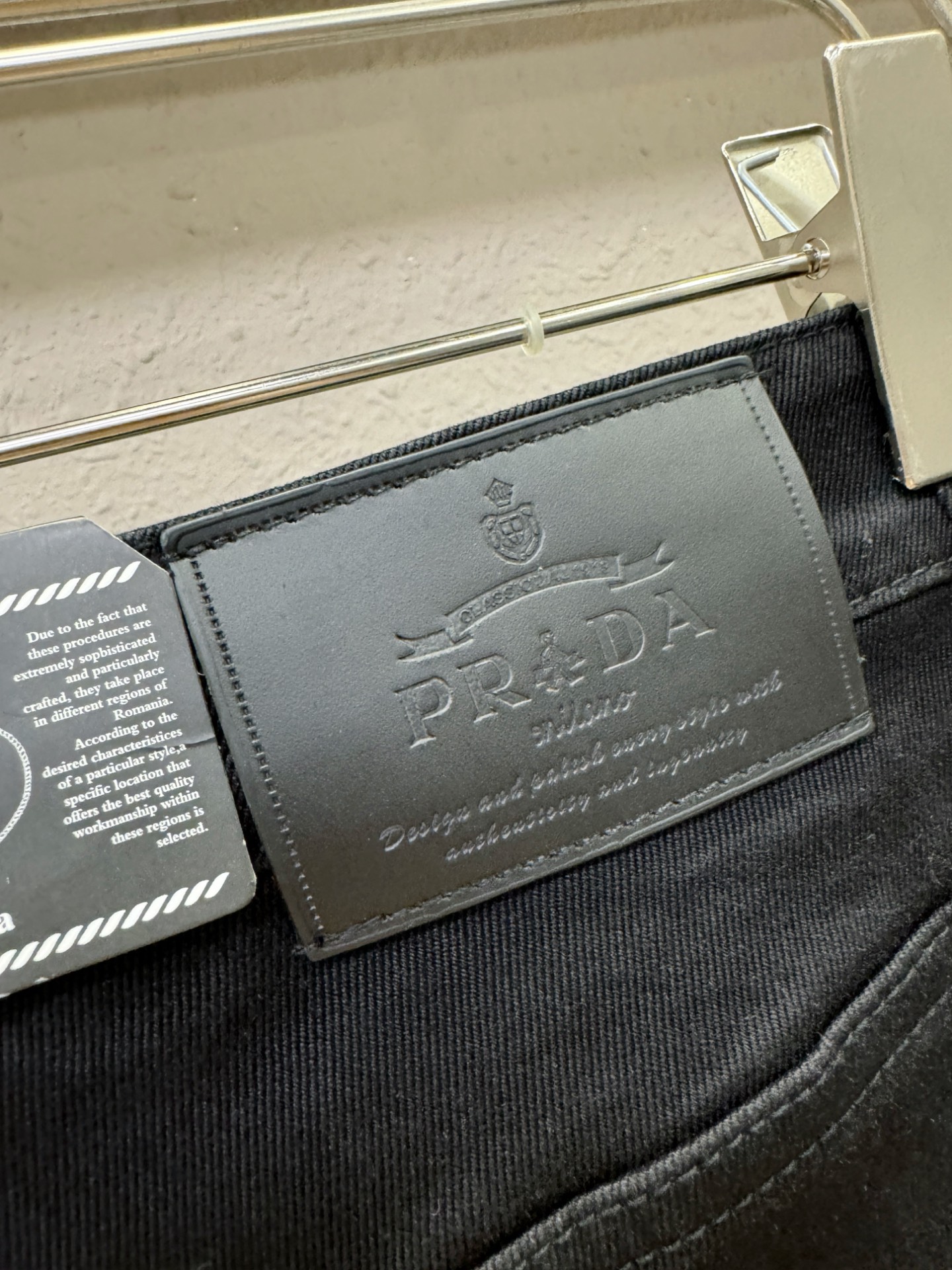 PRADA 普拉达 2025专柜新品，原版牛仔裤 原版重工打造，品牌经典LOGO设计，三标齐全！原版五金