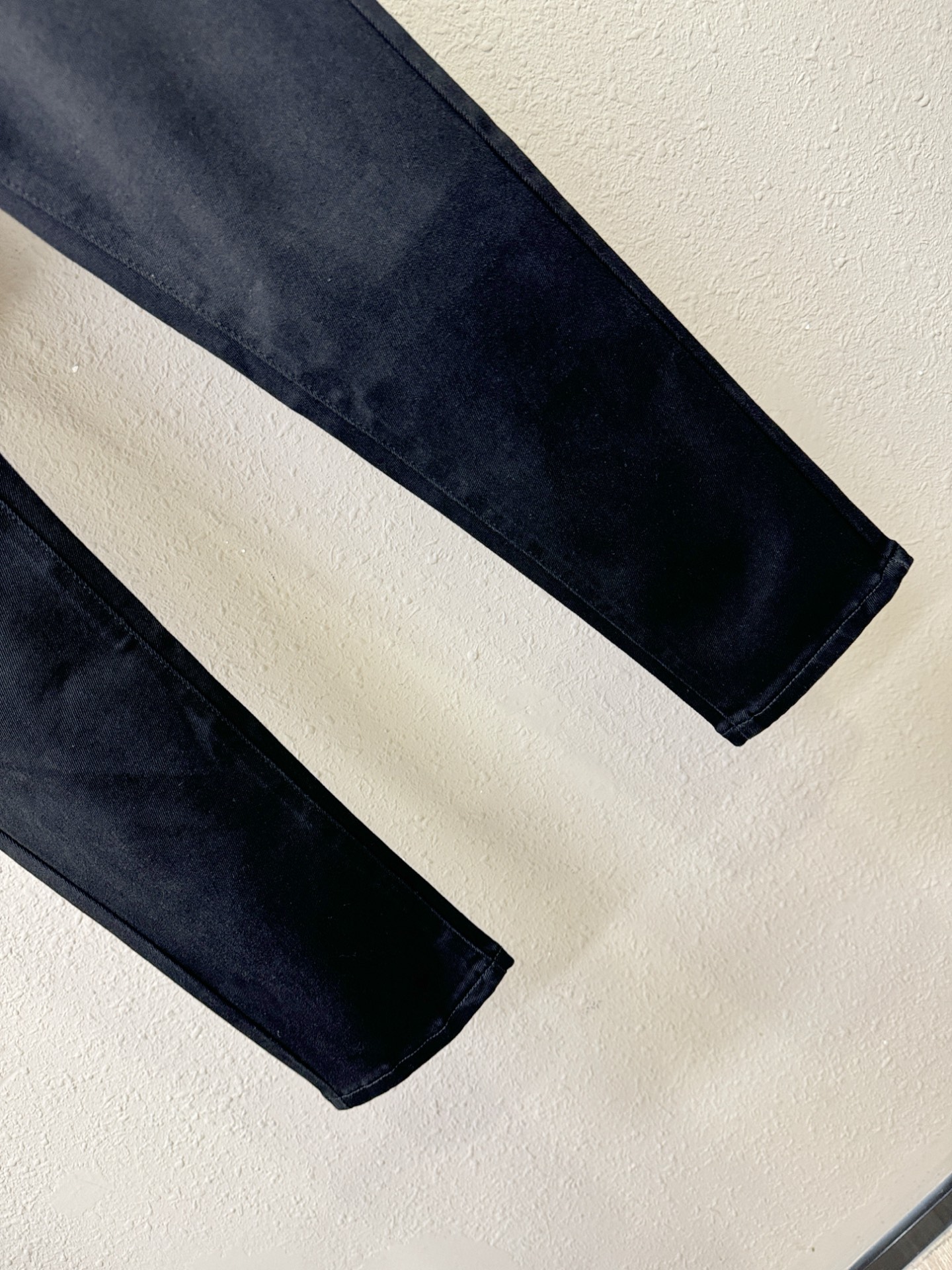 PRADA 普拉达 2025专柜新品，原版牛仔裤 原版重工打造，品牌经典LOGO设计，三标齐全！原版五金