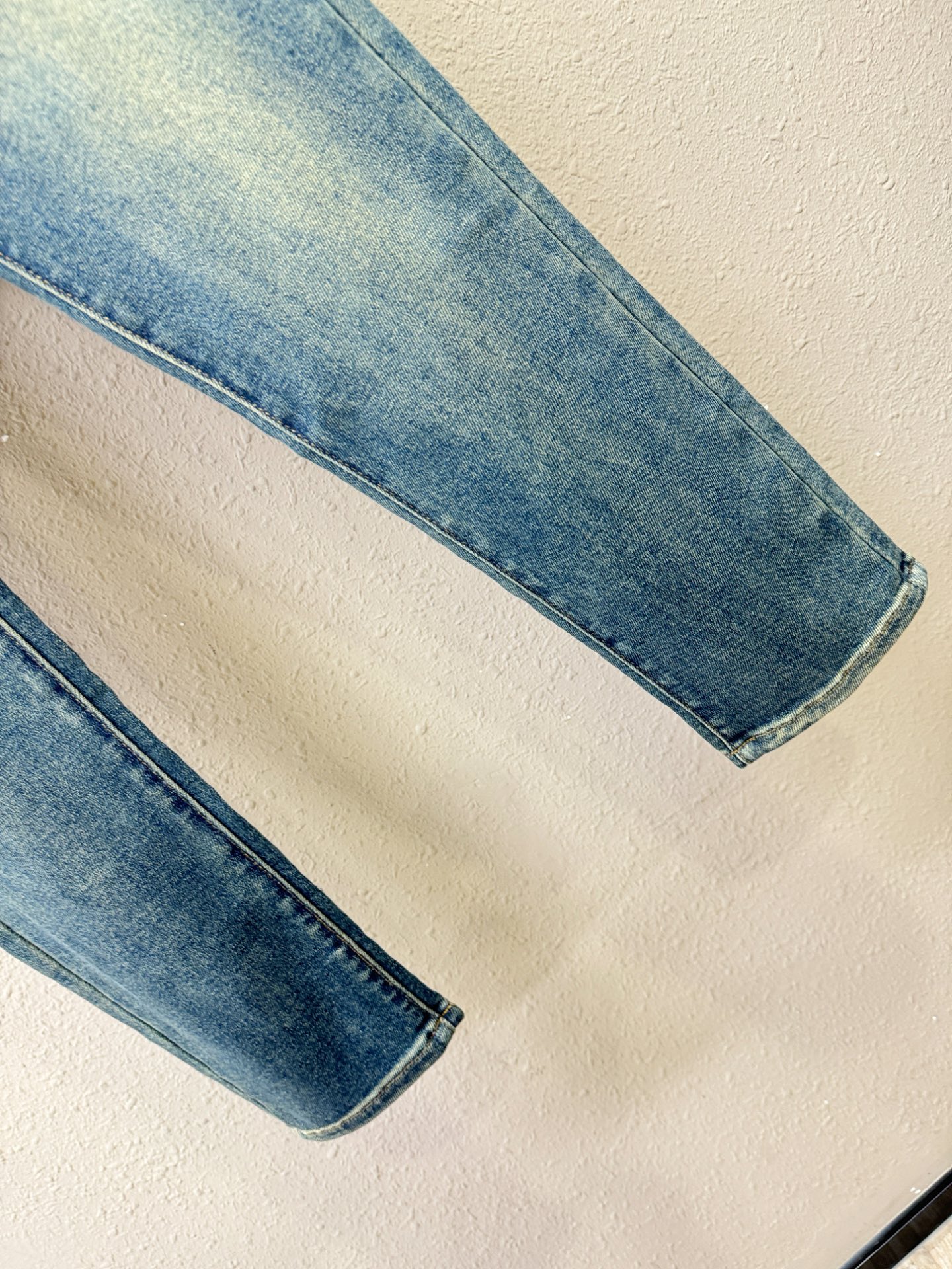 PRADA 普拉达 2025专柜新品，原版牛仔裤 原版重工打造，品牌经典LOGO设计，三标齐全！原版五金