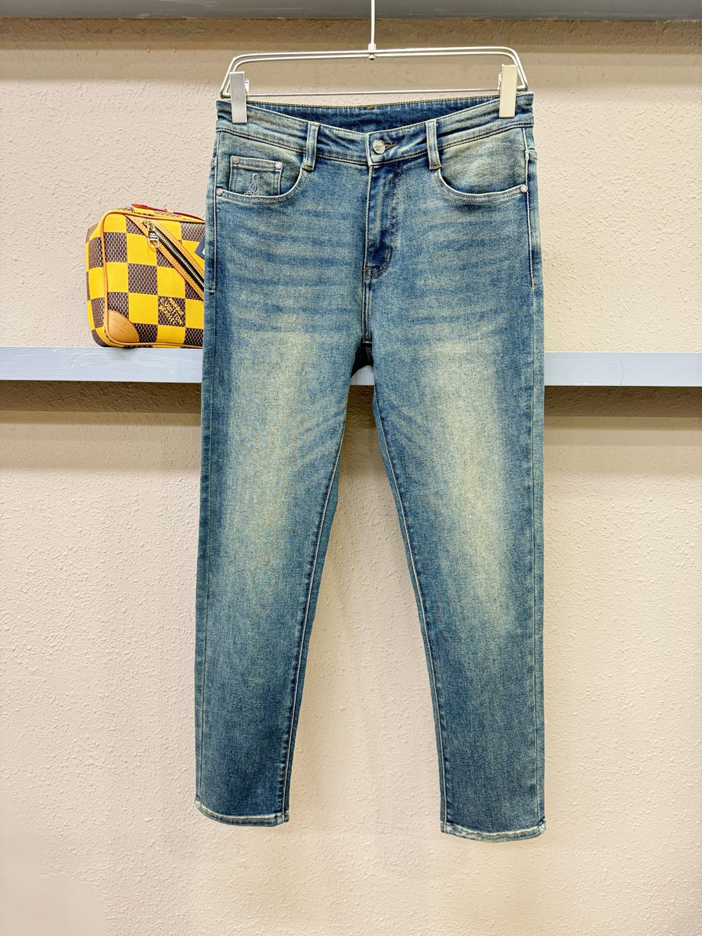 PRADA 普拉达 2025专柜新品，原版牛仔裤 原版重工打造，品牌经典LOGO设计，三标齐全！原版五金