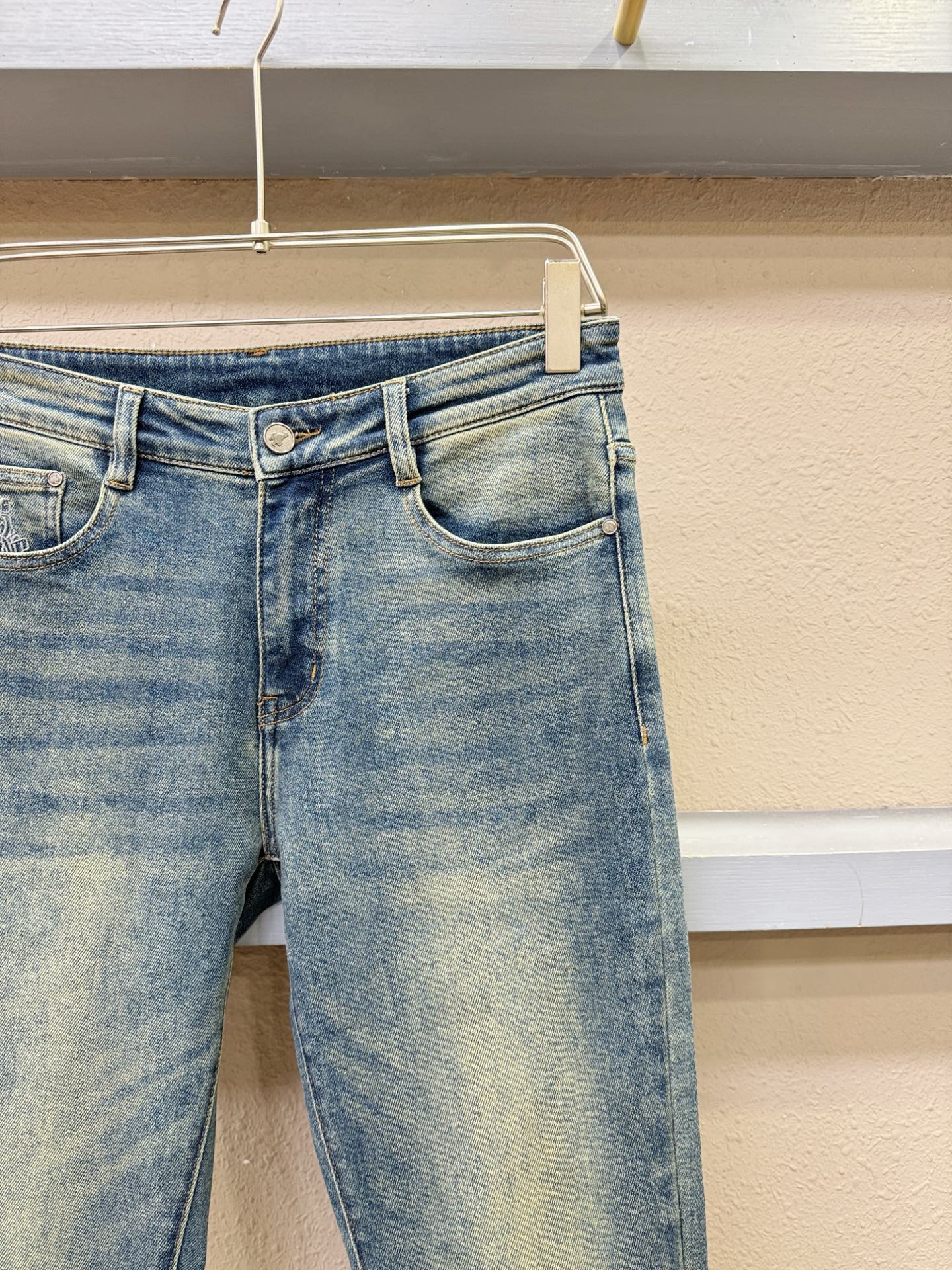 PRADA 普拉达 2025专柜新品，原版牛仔裤 原版重工打造，品牌经典LOGO设计，三标齐全！原版五金