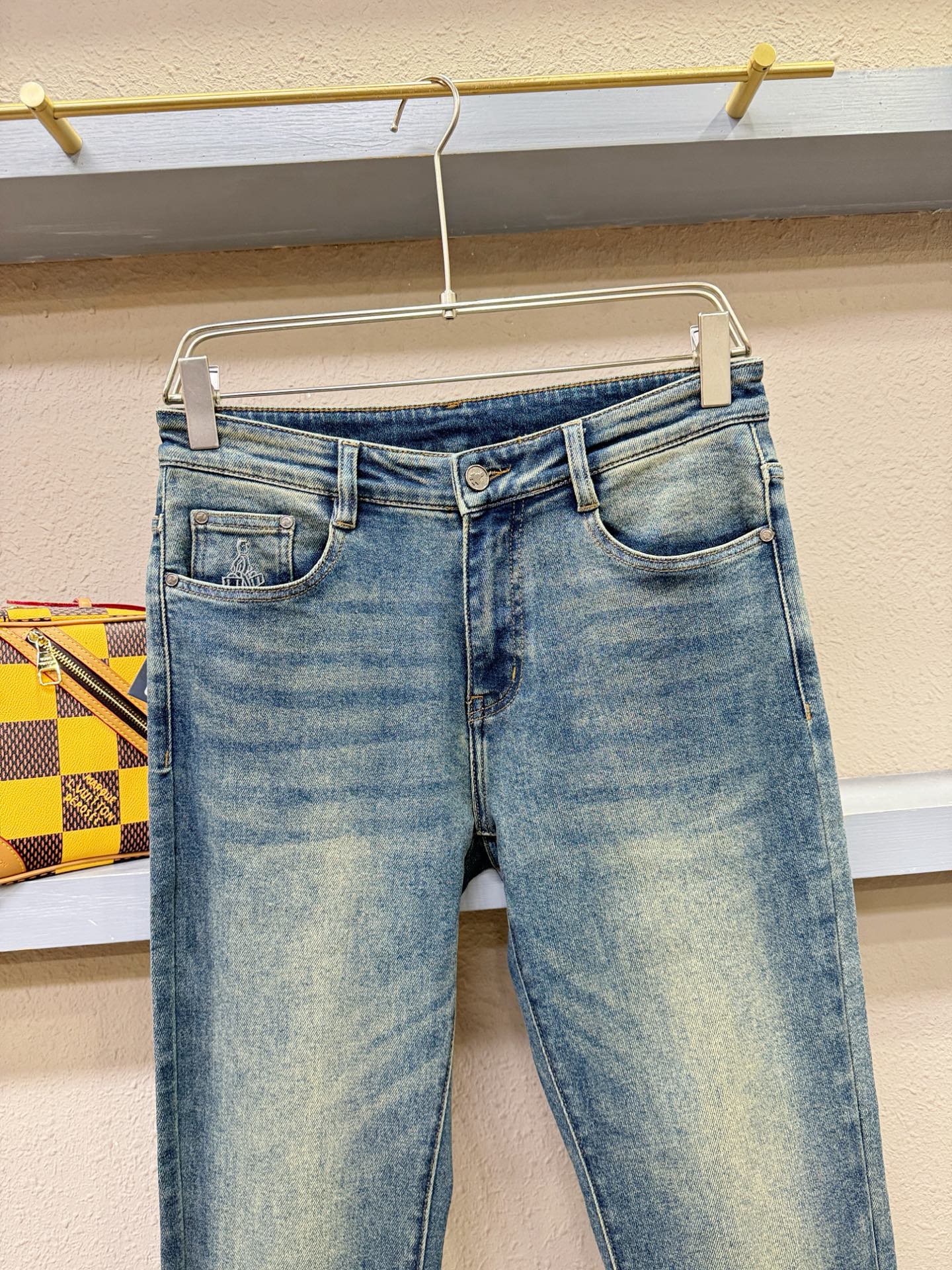 PRADA 普拉达 2025专柜新品，原版牛仔裤 原版重工打造，品牌经典LOGO设计，三标齐全！原版五金